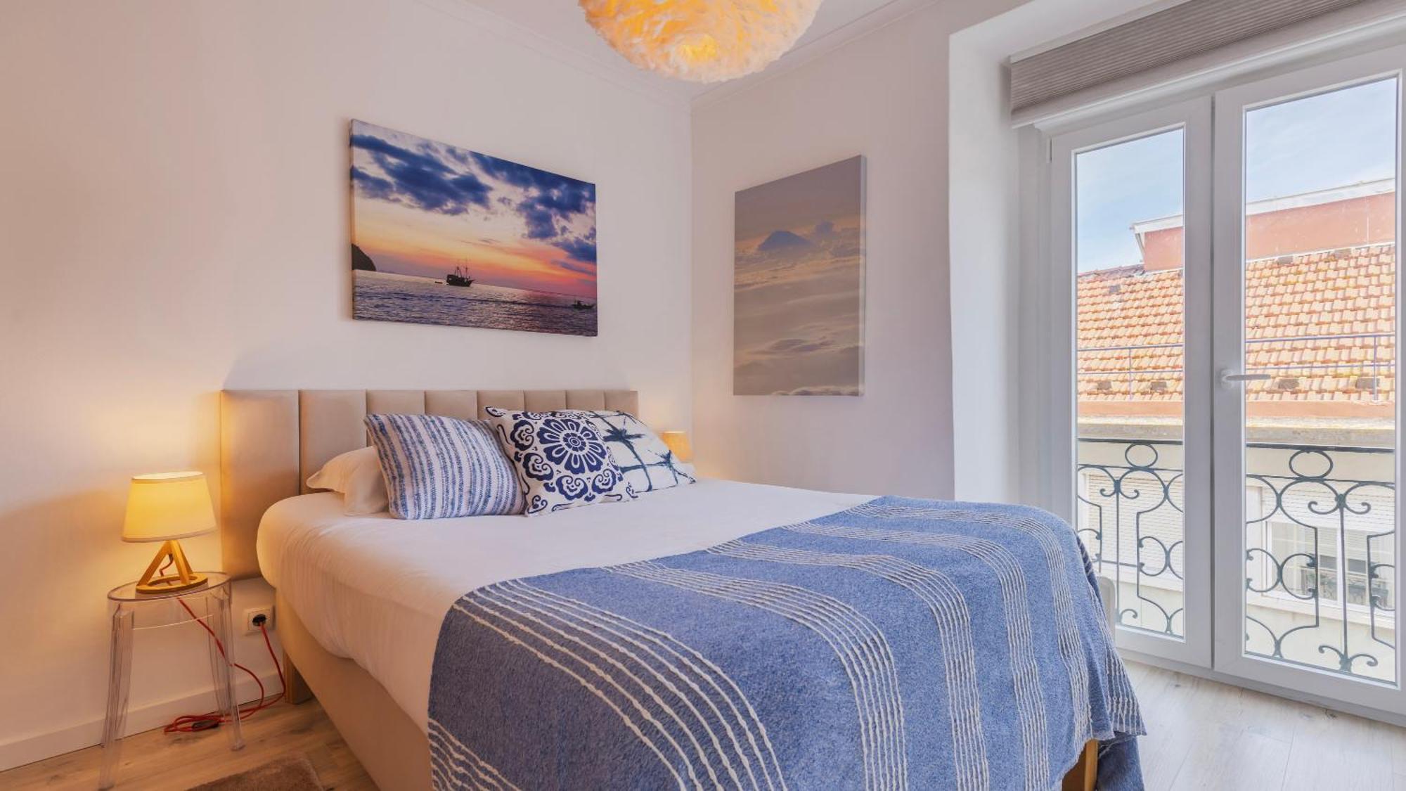 Appartement Sunny Design In Praca Flores By Lovelystay *