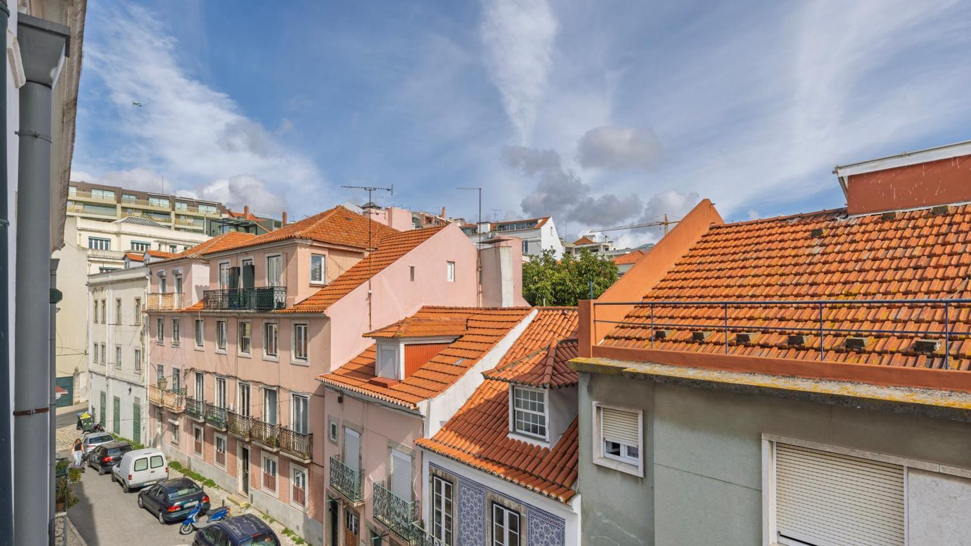 Appartement Sunny Design In Praca Flores By Lovelystay