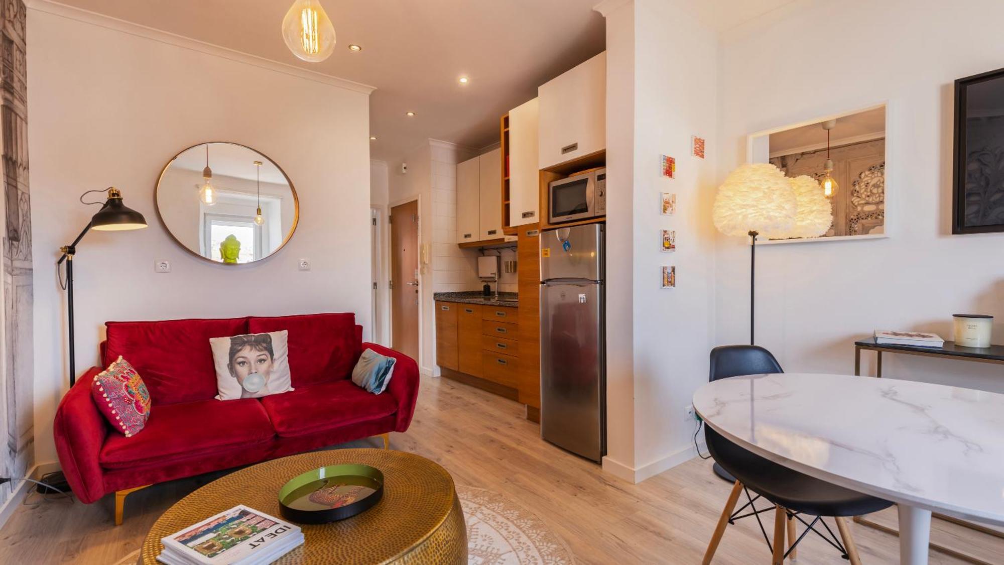 Appartement Sunny Design In Praca Flores By Lovelystay *