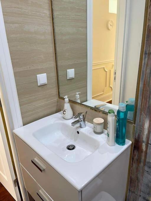 2 Bdrms Near Lx Factory Free Parking Appartement