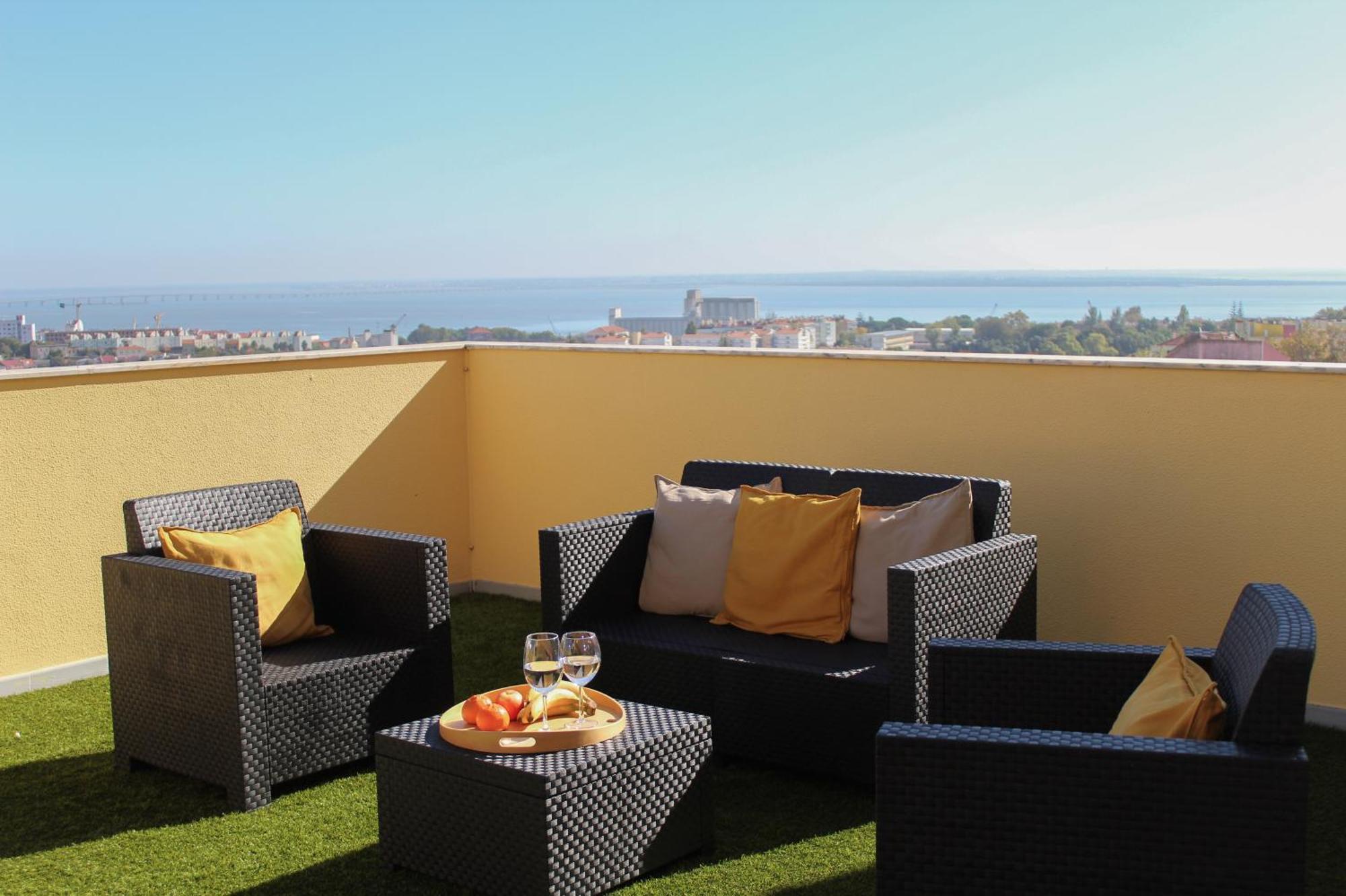 One Bedroom With Stunning River Views And Private Rooftop! Appartement *