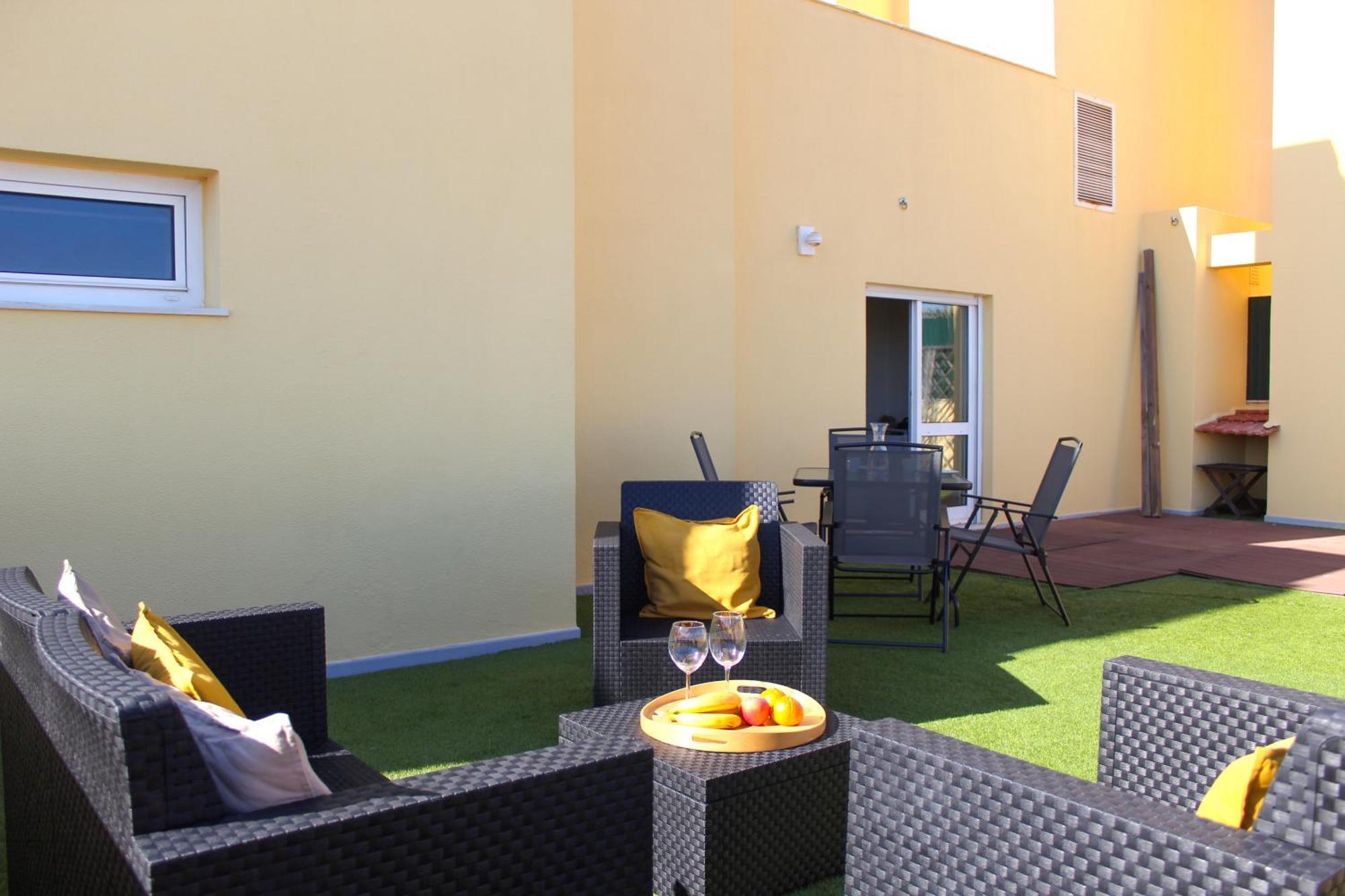 Apartment One Bedroom With Stunning River Views And Private Rooftop! *