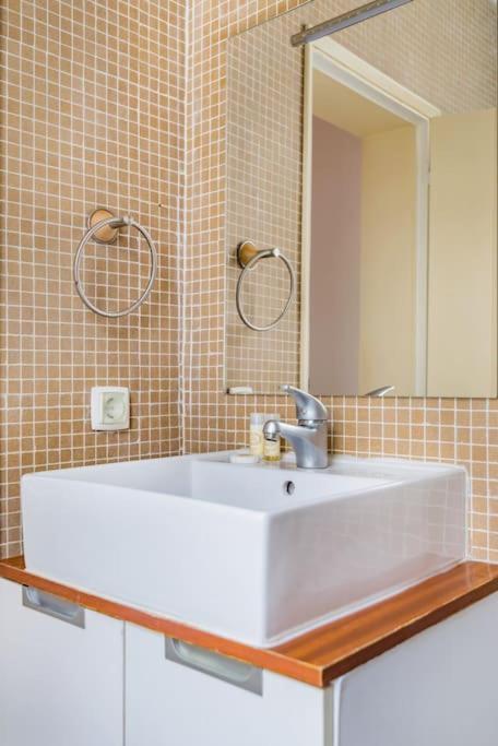Chiado 1br Flat - Lisbon's Downtown Appartement