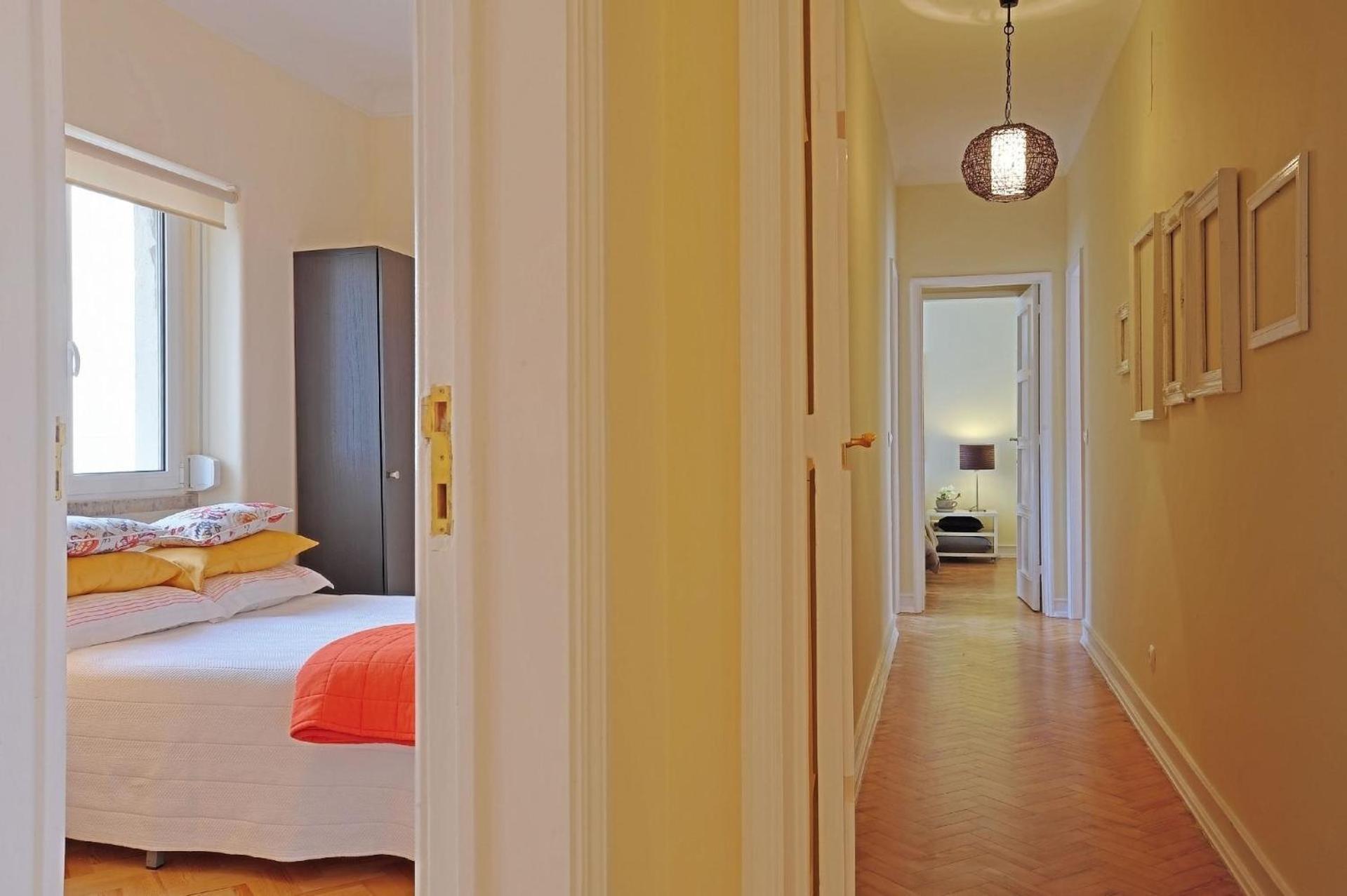 Studio Fuer 11 Personen Und 1 Kind In Lissabon, Regio De Costa De - B58323 *