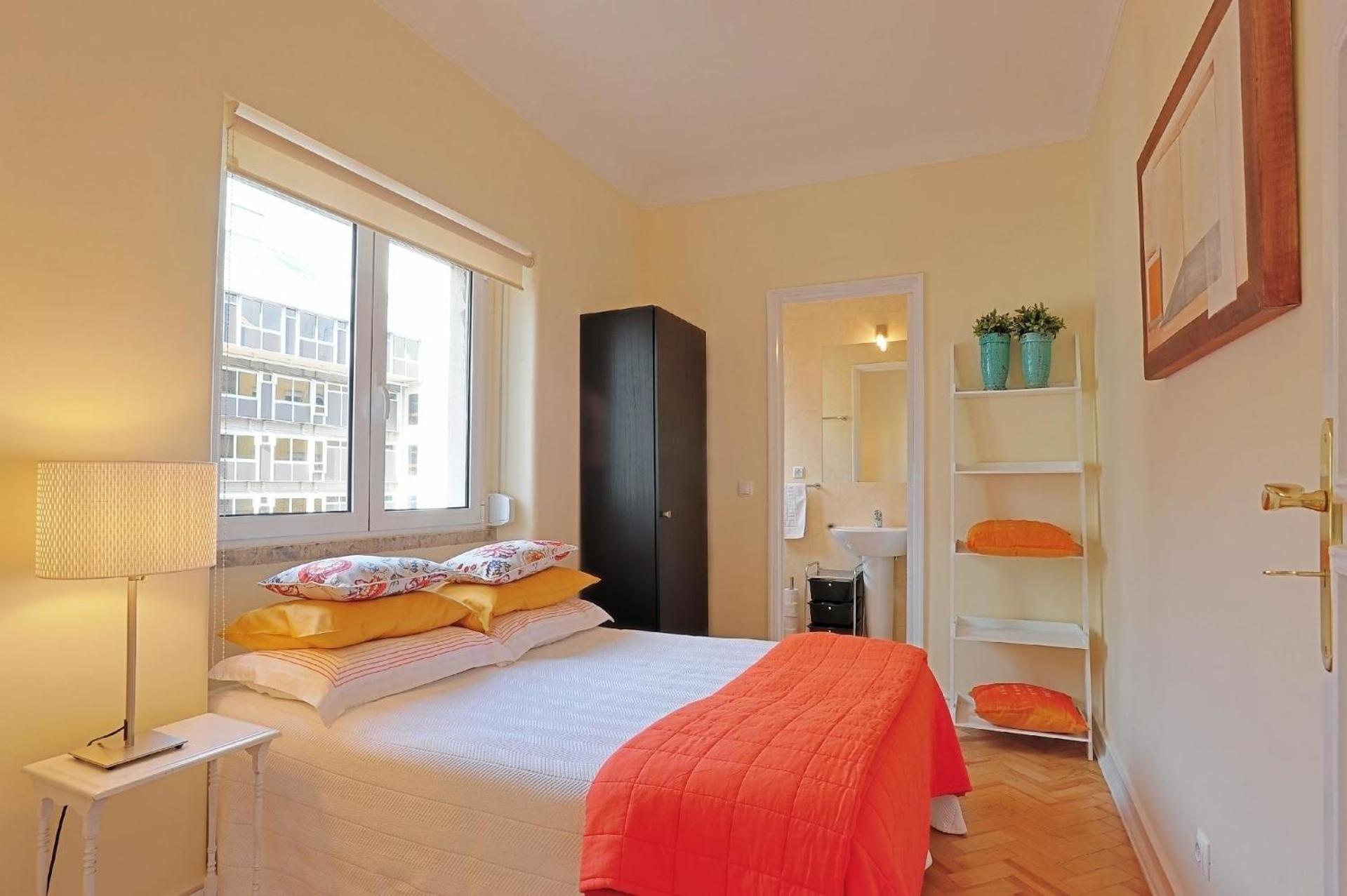 Studio Fuer 11 Personen Und 1 Kind In Lissabon, Regio De Costa De - B58323 Appartement