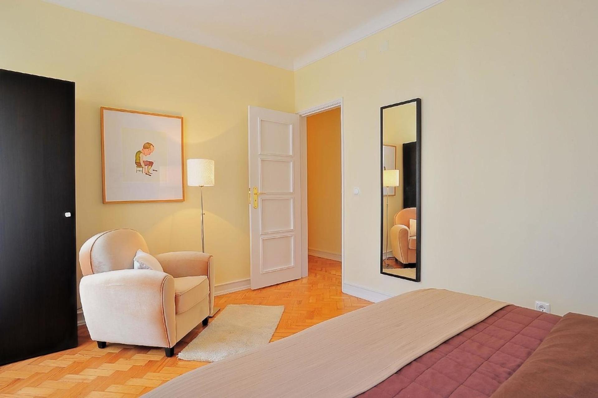 Studio Fuer 11 Personen Und 1 Kind In Lissabon, Regio De Costa De - B58323 Appartement