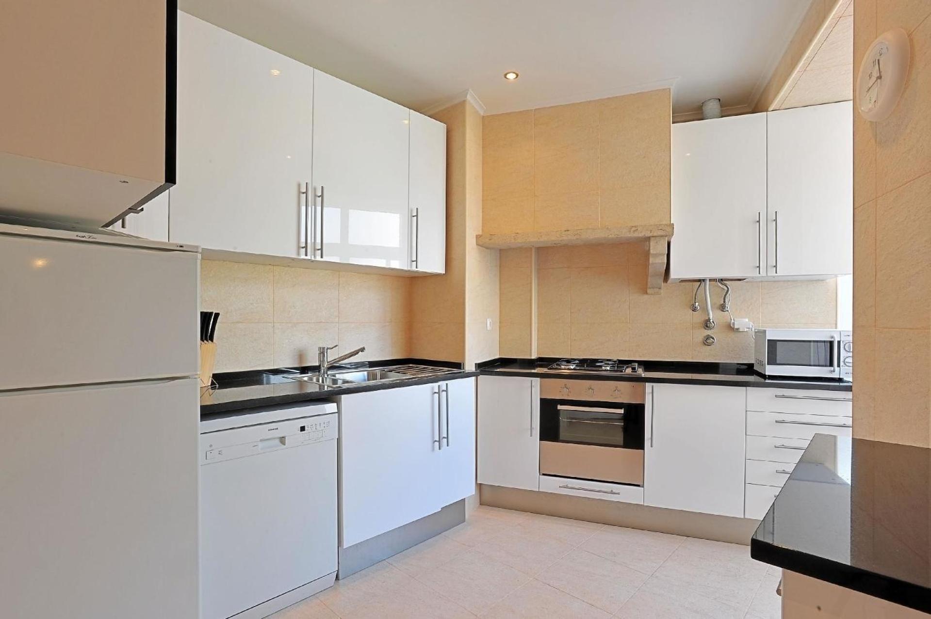 Appartement Studio Fuer 11 Personen Und 1 Kind In Lissabon, Regio De Costa De - B58323 *