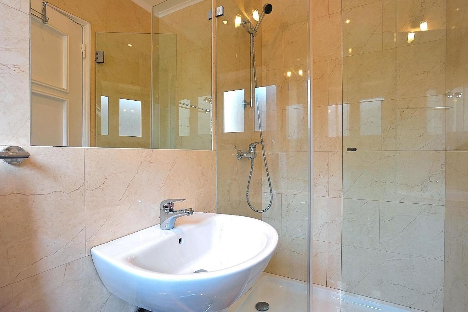 Studio Fuer 11 Personen Und 1 Kind In Lissabon, Regio De Costa De - B58323 Appartement *