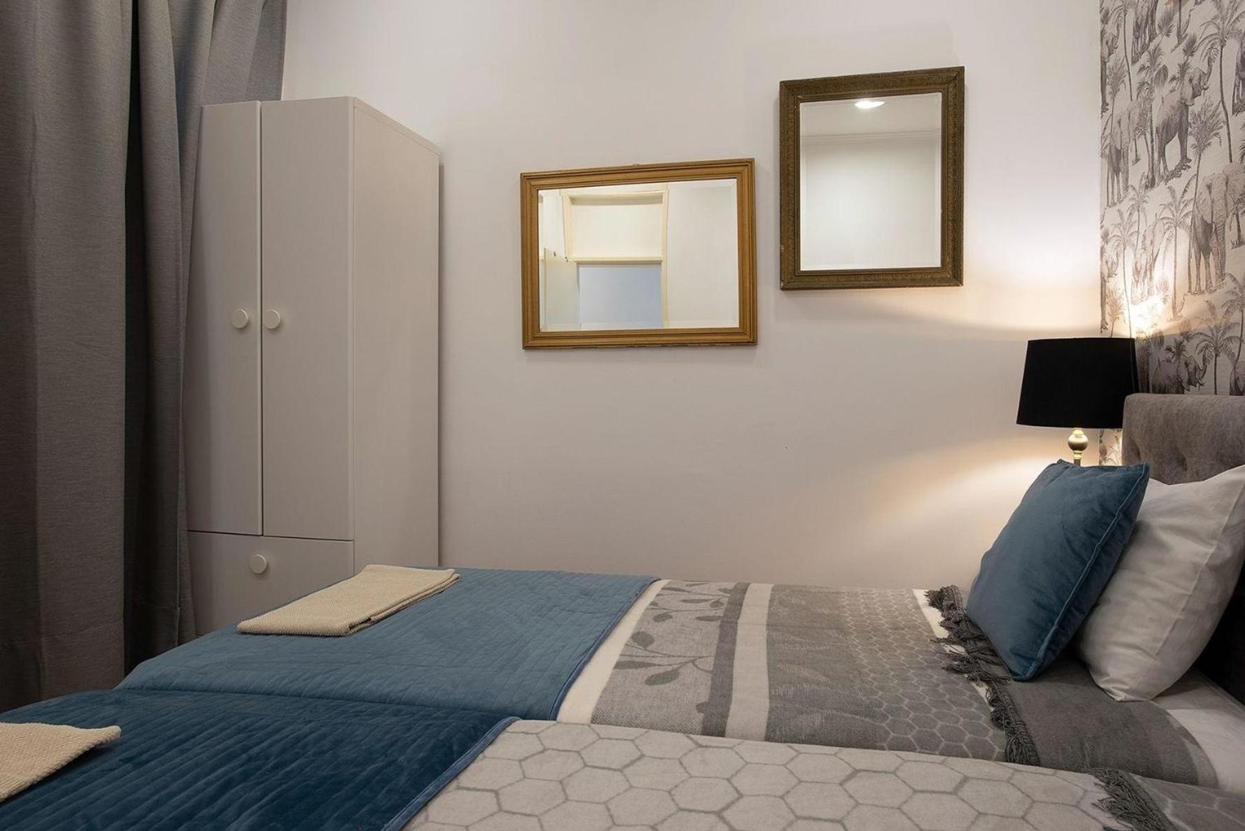 Appartement Fuer 9 Personen Und 1 Kind In Lissabon, Regio De Costa De - B58349