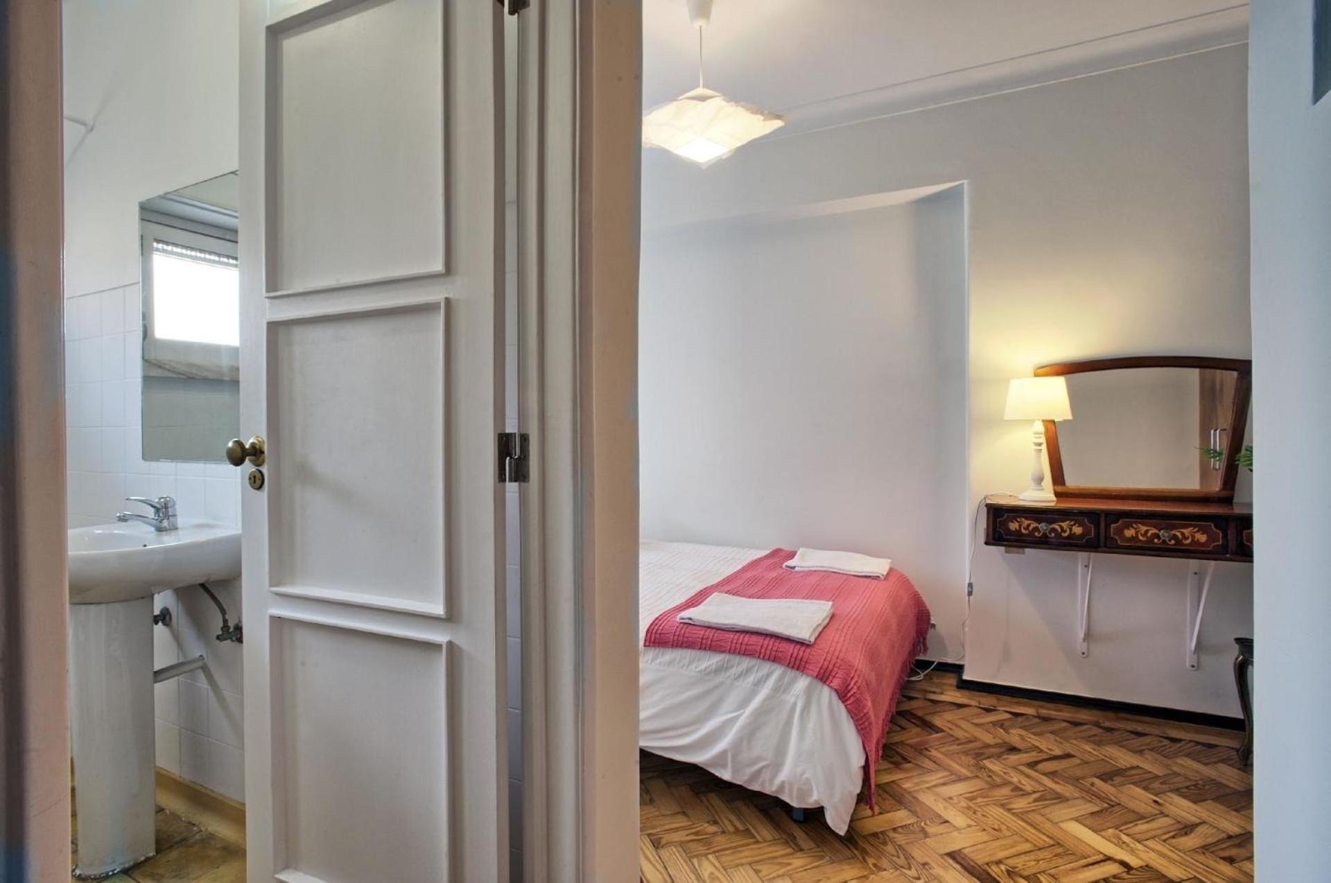 Appartement Fuer 20 Personen In Lissabon, Regio De Costa De *