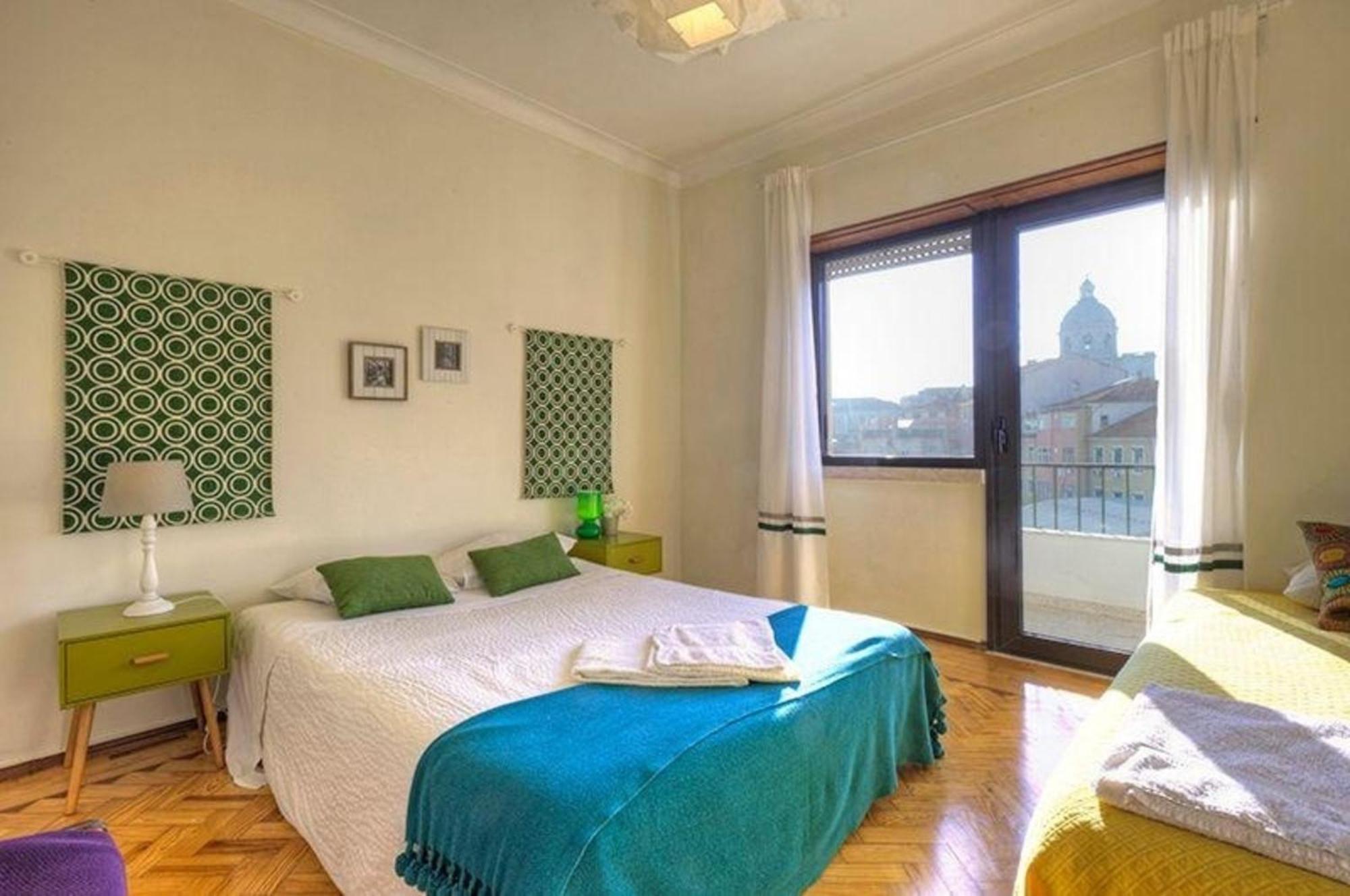 Appartement Fuer 20 Personen In Lissabon, Regio De Costa De *