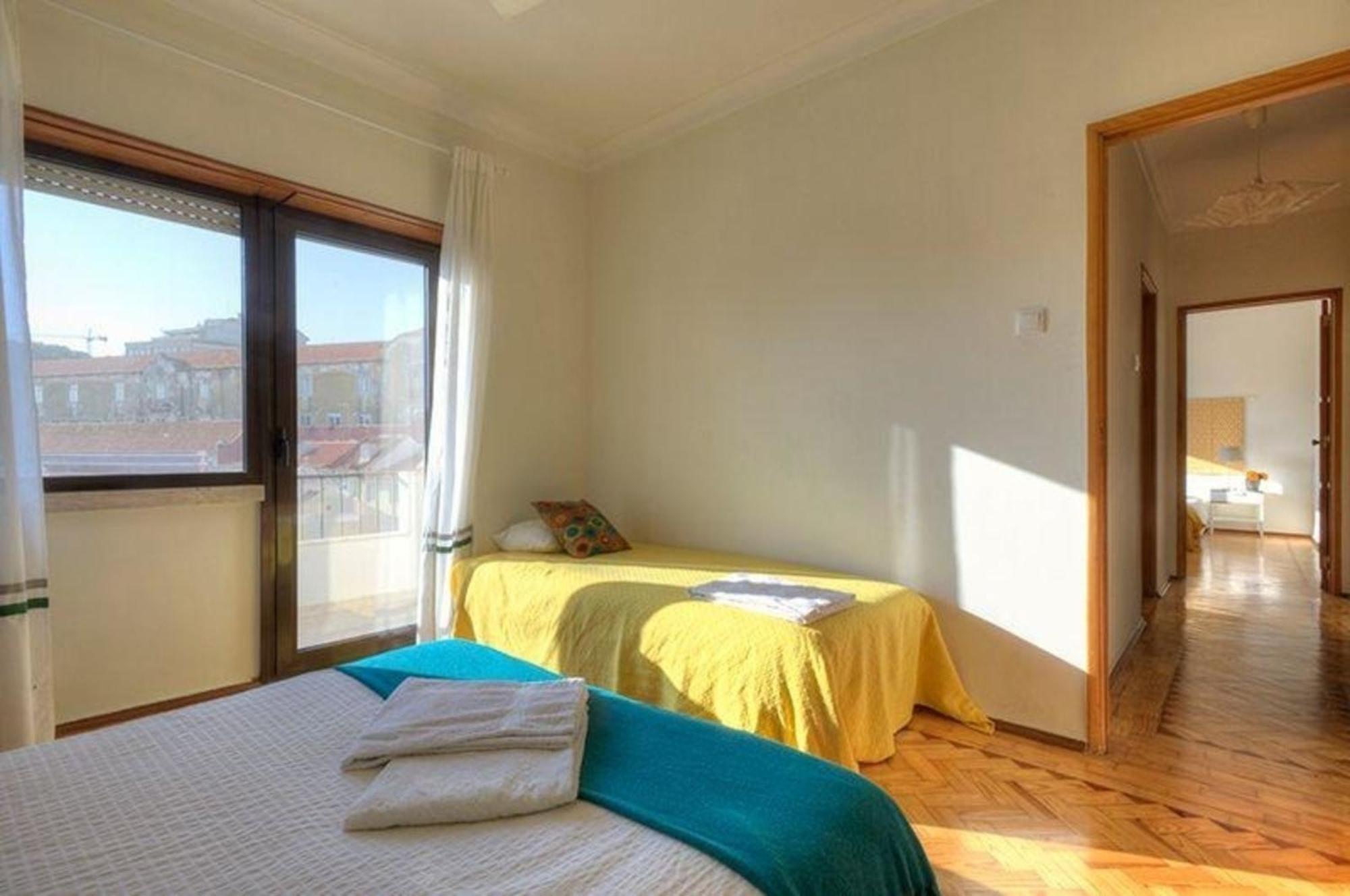 Fuer 20 Personen In Lissabon, Regio De Costa De Appartement