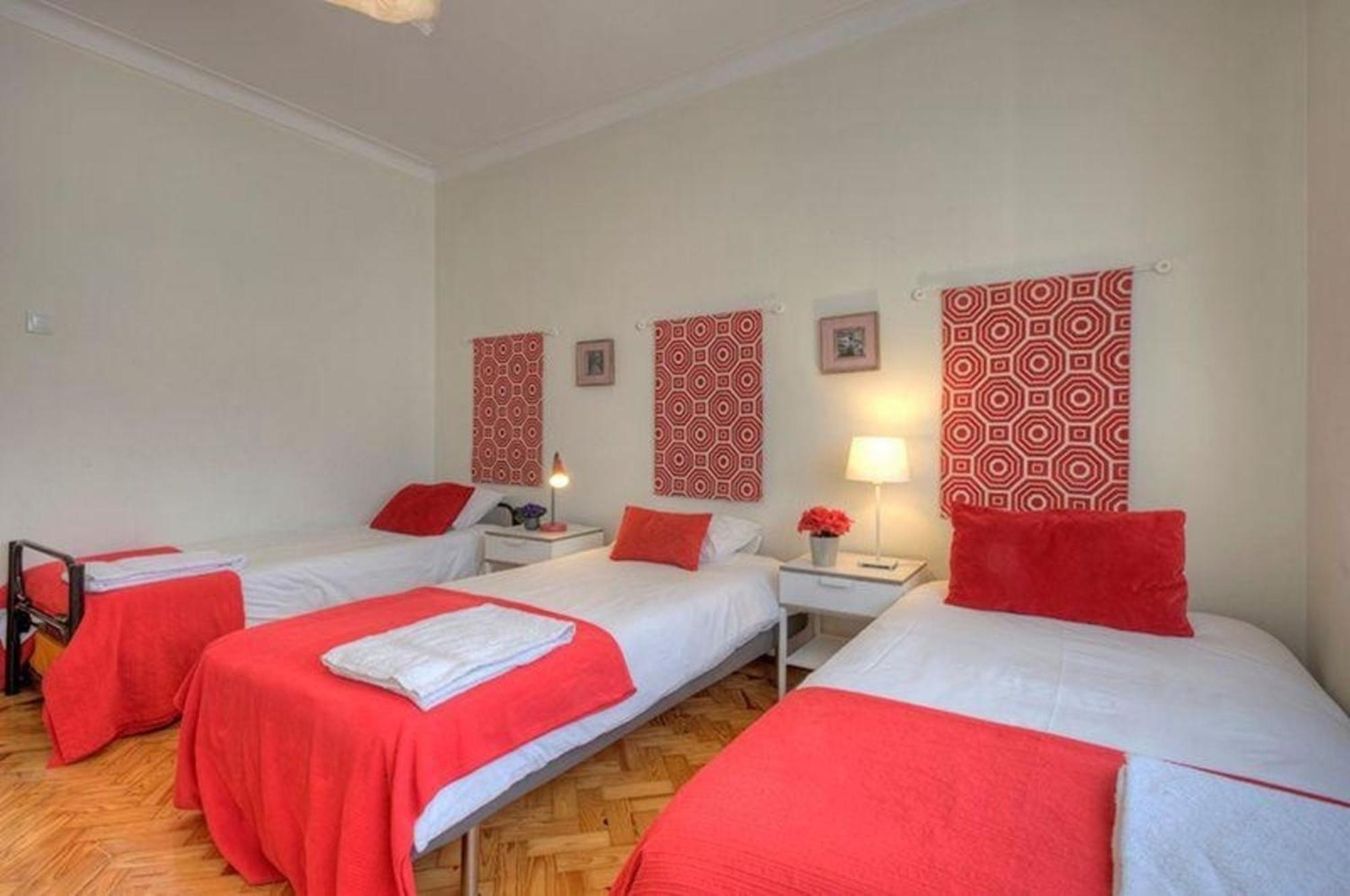 Appartement Fuer 20 Personen In Lissabon, Regio De Costa De