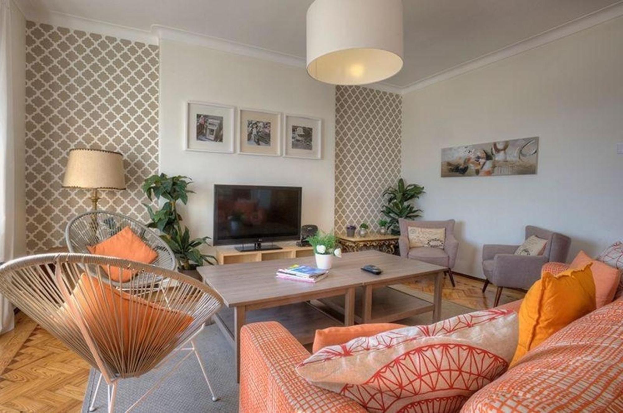 Appartement Fuer 20 Personen In Lissabon, Regio De Costa De