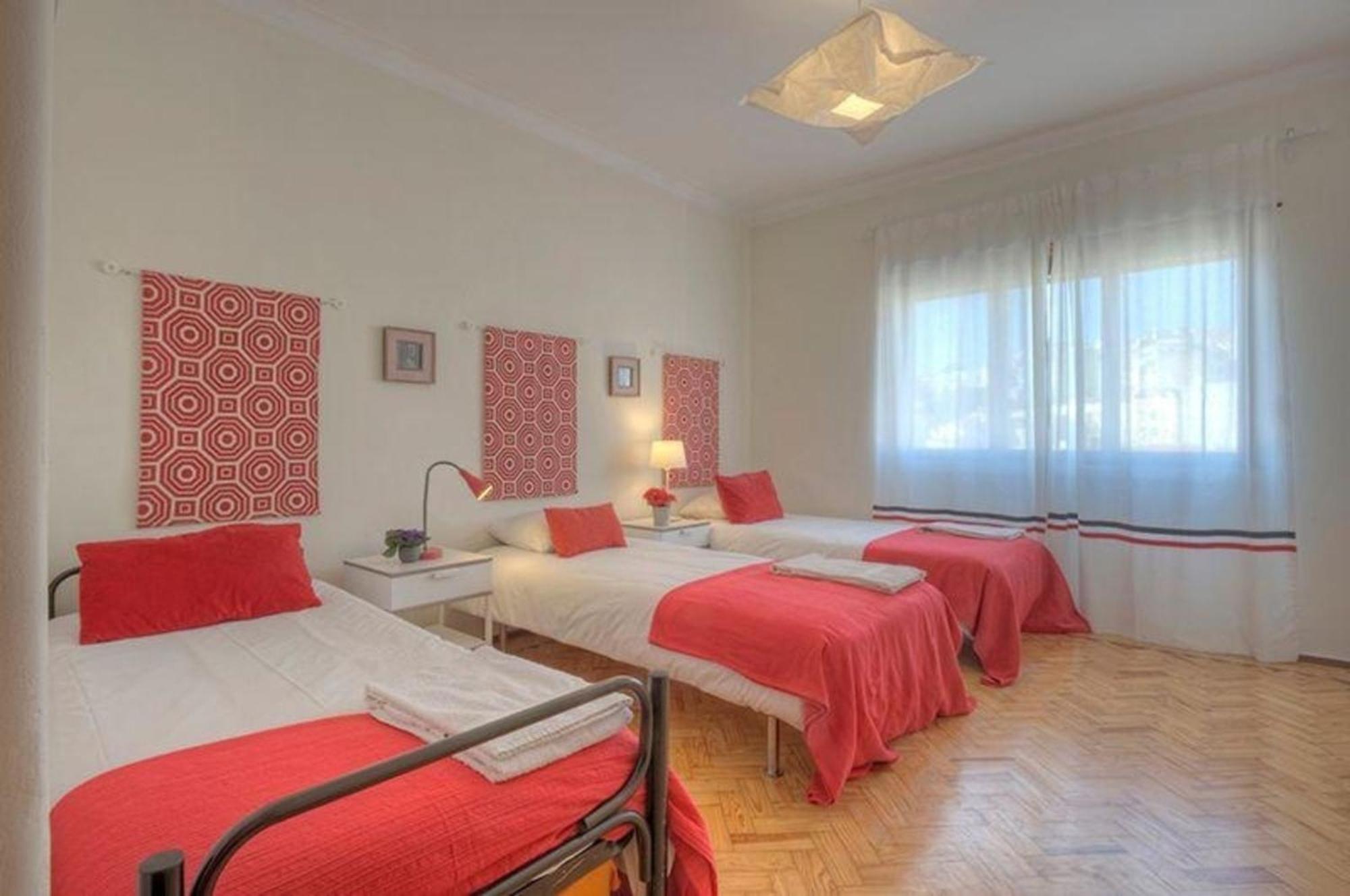 Appartement Fuer 20 Personen In Lissabon, Regio De Costa De Lisboa