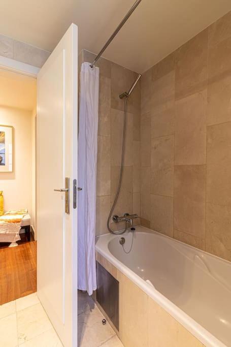 Chiado Deluxe Modern Feel 3 Bedroom Apartamento *