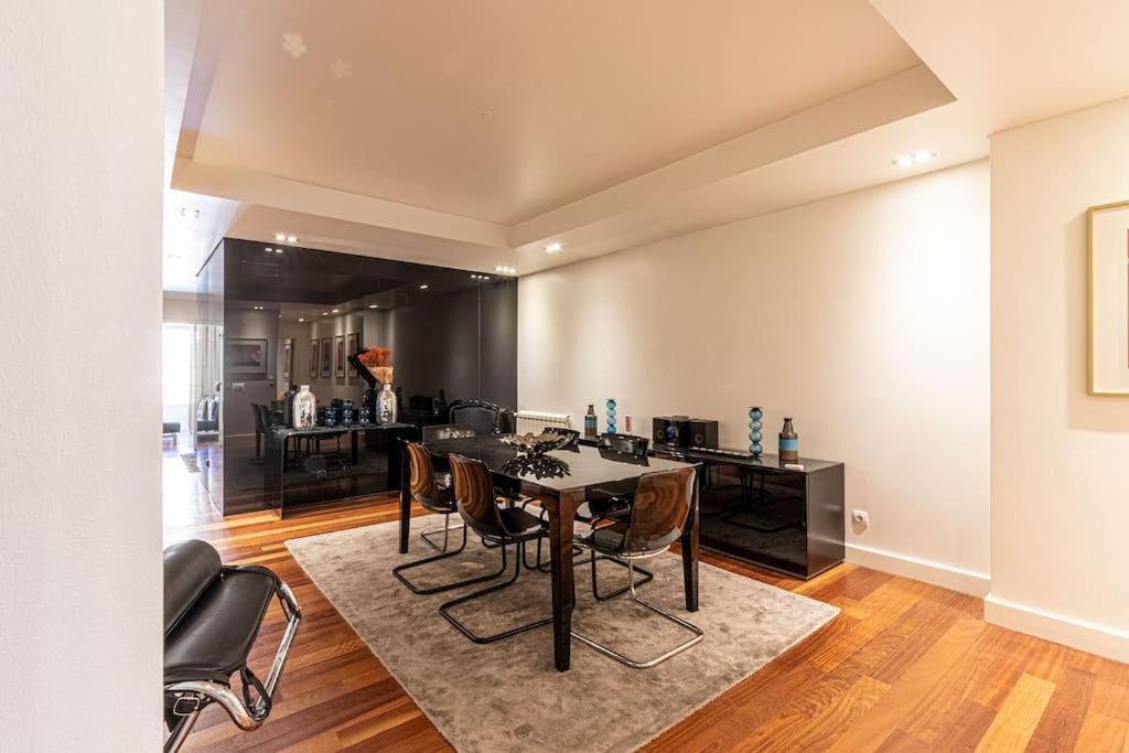 Chiado Deluxe Modern Feel 3 Bedroom Apartamento *