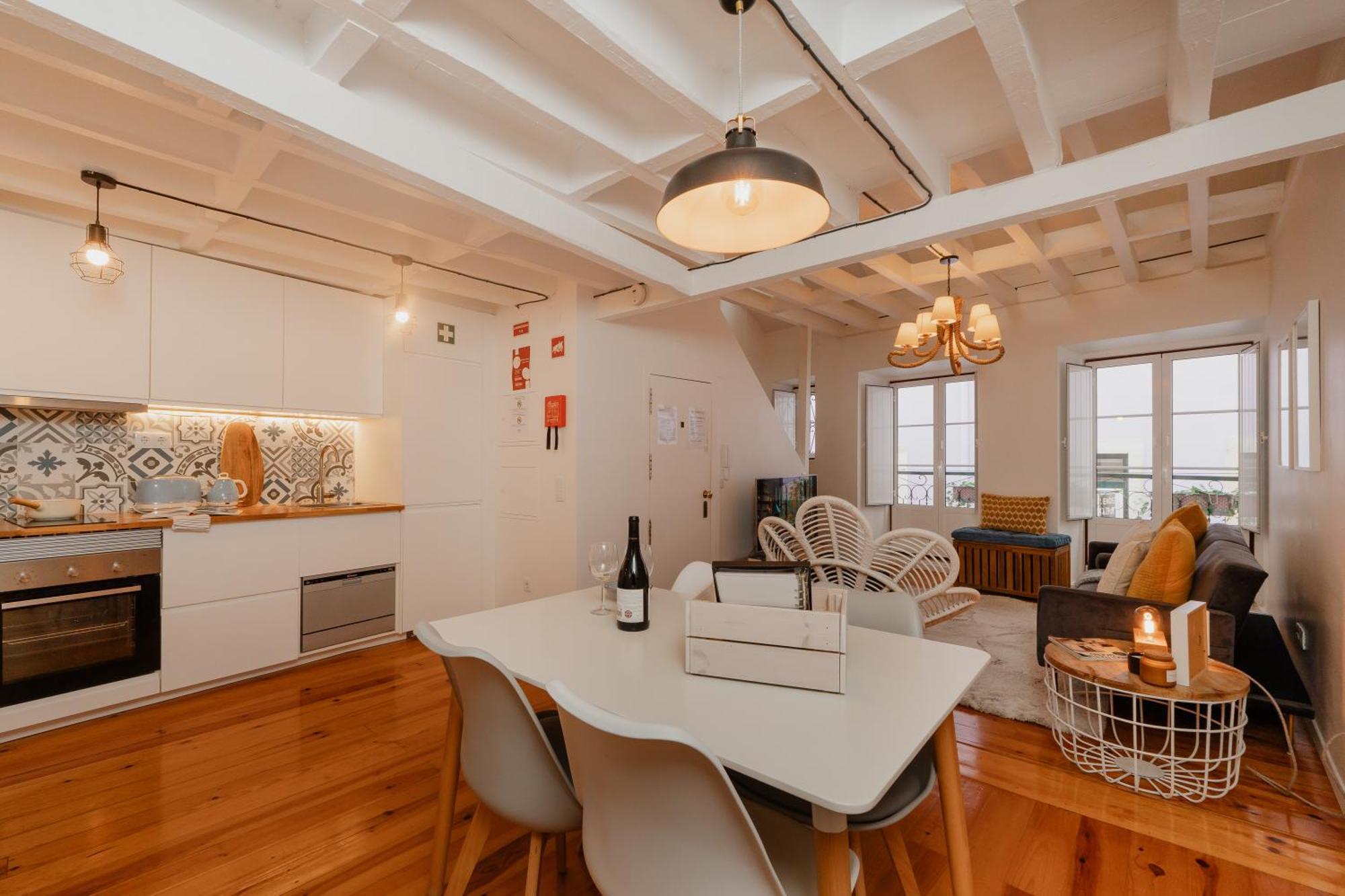 Stylish Getaway In A Mezzanine Flat By The Castle Apartment Lissabon