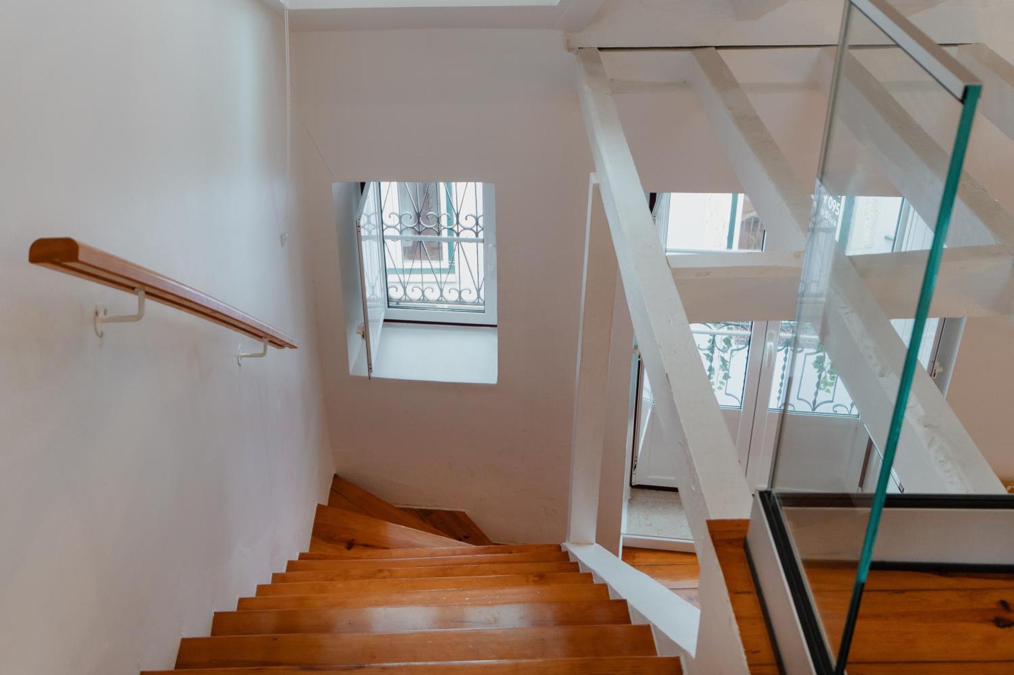 Apartment Stylish Getaway In A Mezzanine Flat By The Castle Lissabon