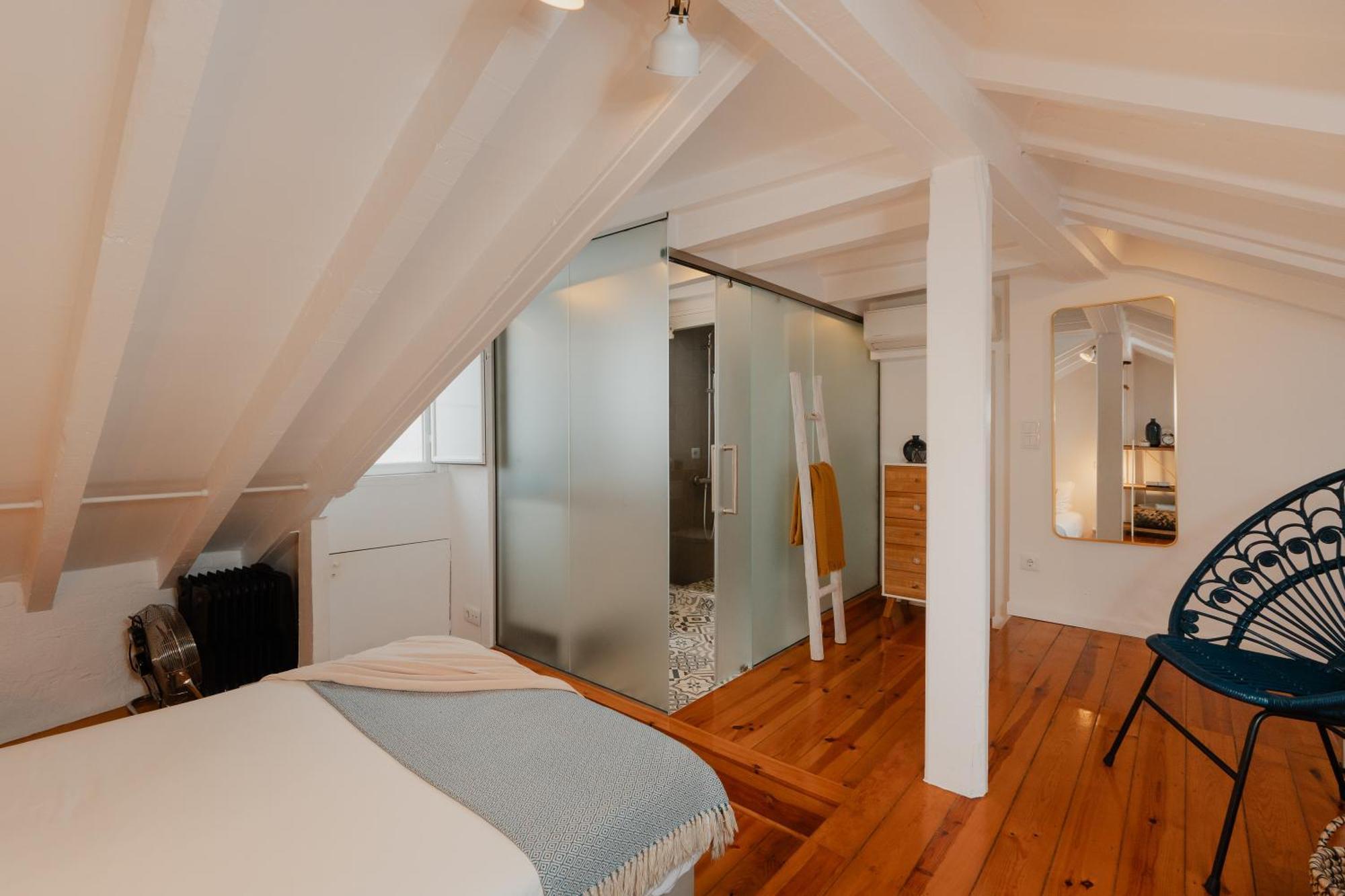 Stylish Getaway In A Mezzanine Flat By The Castle Lissabon