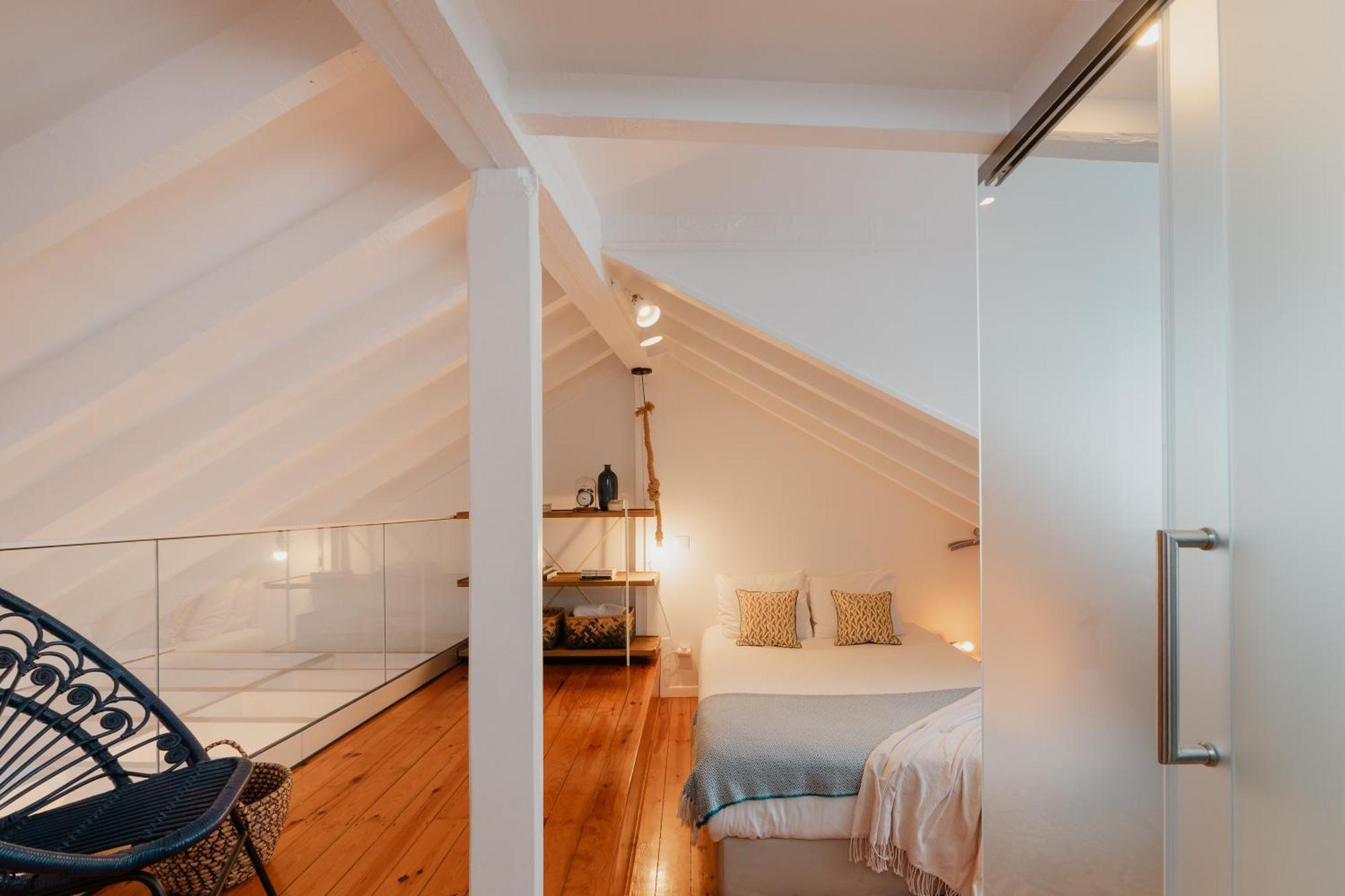 Stylish Getaway In A Mezzanine Flat By The Castle Apartamento Lisboa