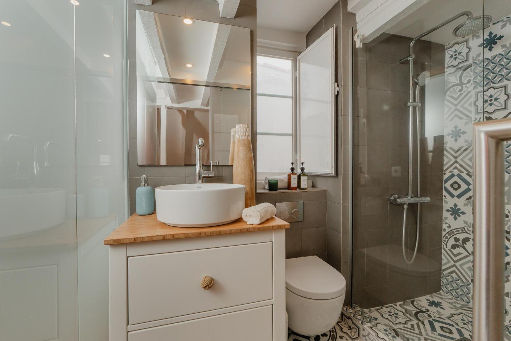 Stylish Getaway In A Mezzanine Flat By The Castle * Lissabon