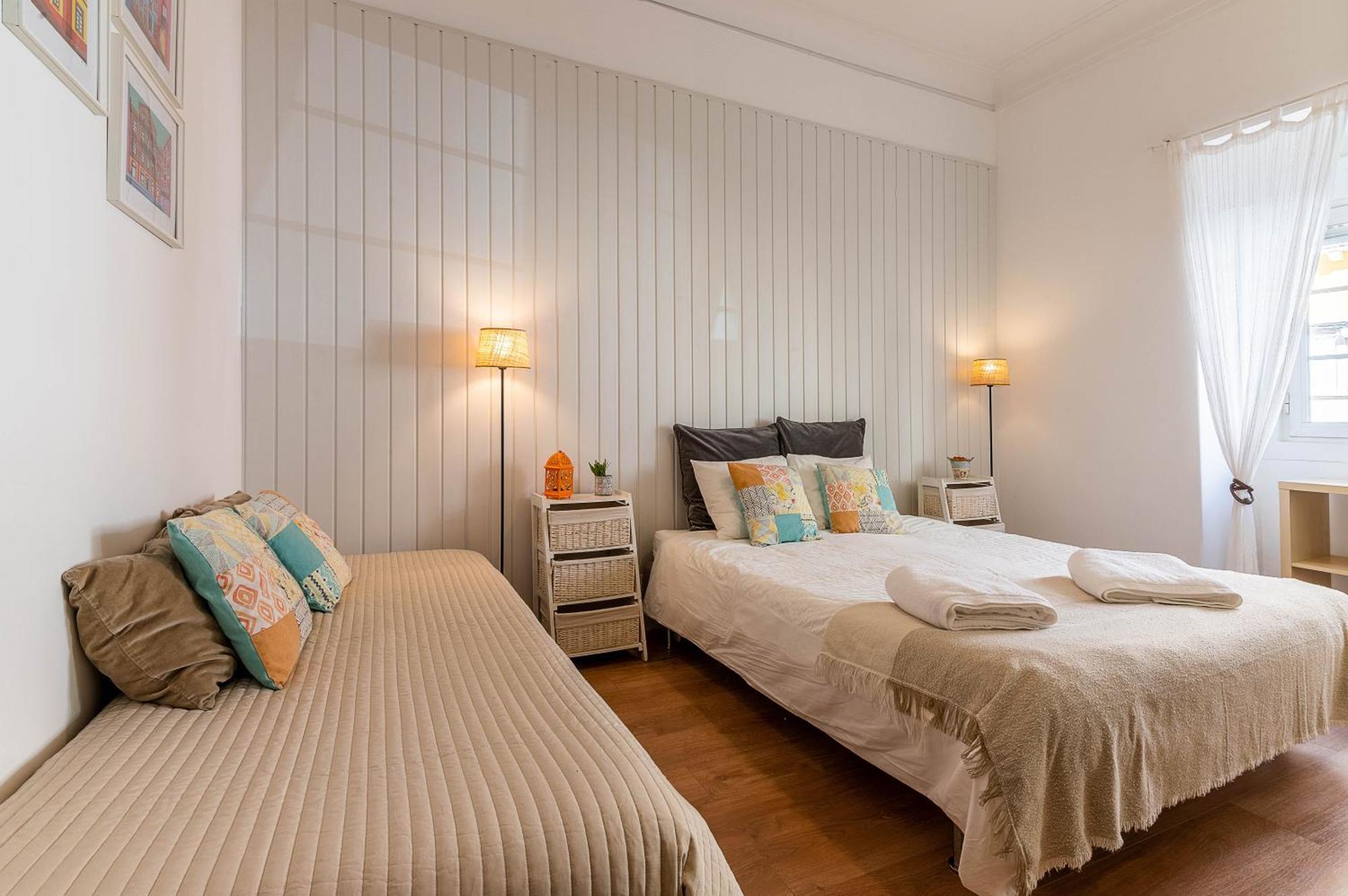 Appartement Alm- Spacious. Sunny. Patio. Quiet Area. Fast Wifi Lissabon