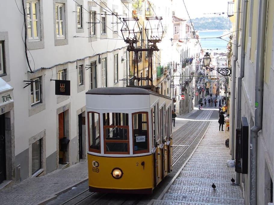 Windows Of Bica-great View Over River Appartement Lisboa