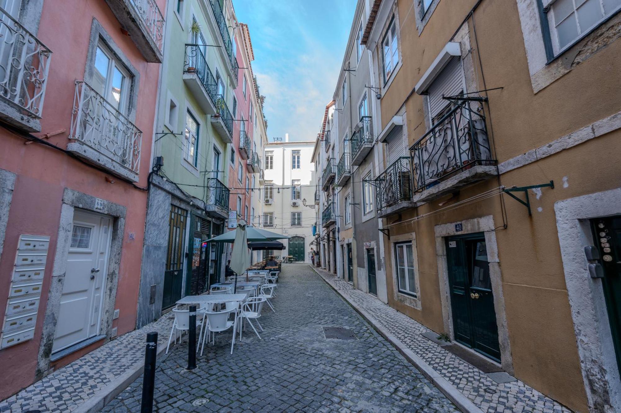 With Great View Lissabon