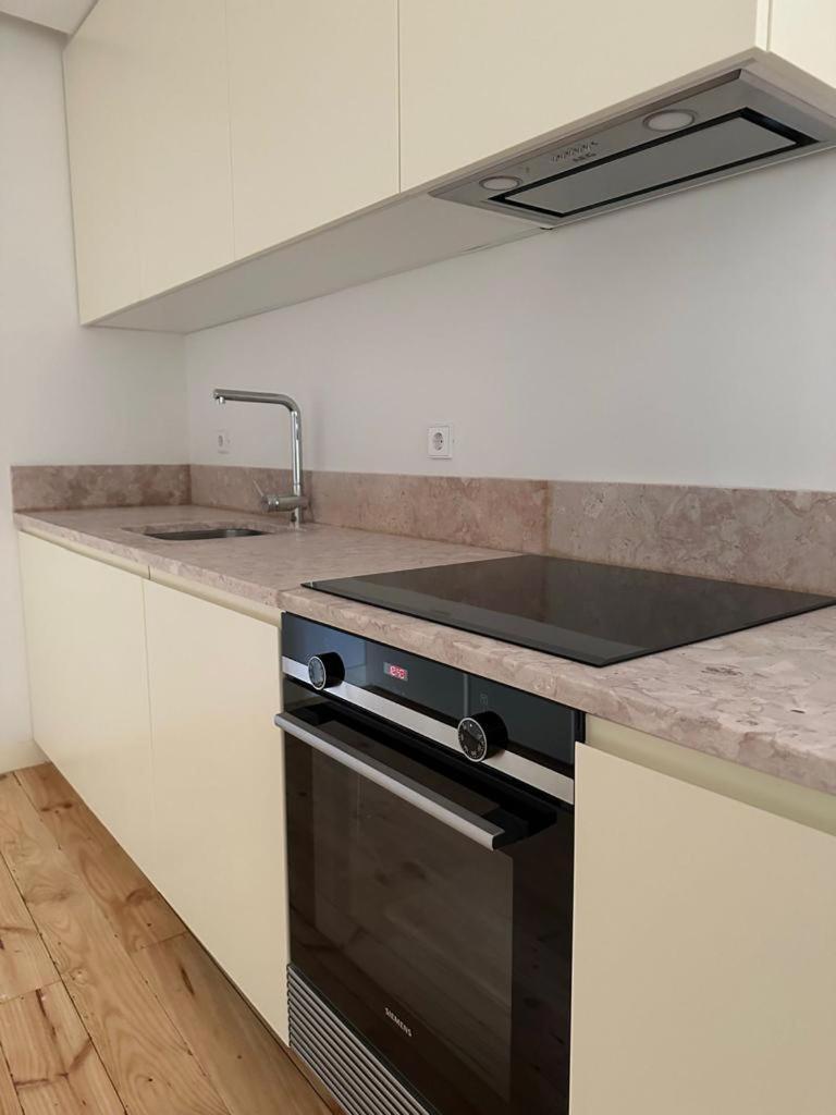 Bedroom In Shared House In Chiado - Historic Center Of Accommodatie bij particulieren