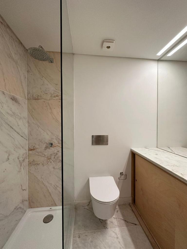 Bedroom In Shared House In Chiado - Historic Center Of Accommodatie bij particulieren *
