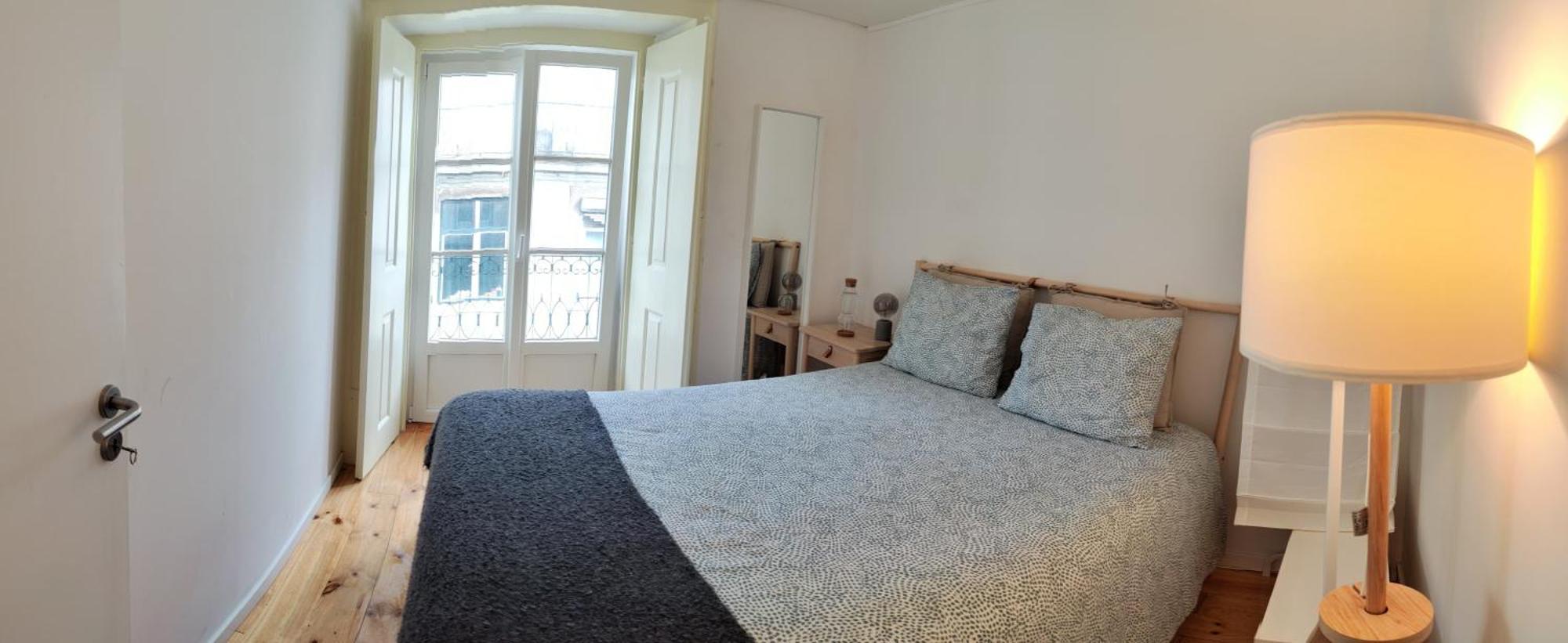 Bedroom In Shared House In Chiado - Historic Center Of Accommodatie bij particulieren *