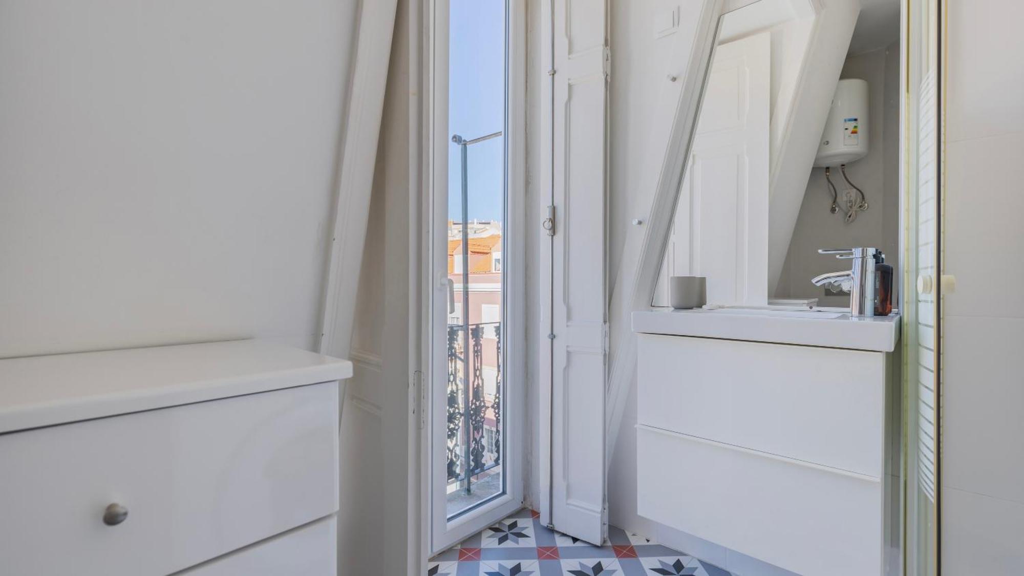Apartment Classic Topfloor By Lovelystay Lissabon