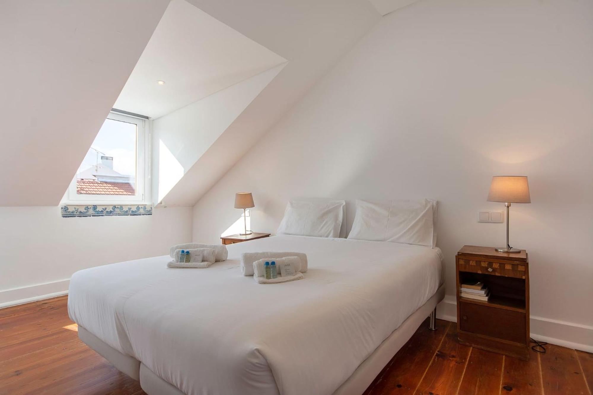 Apartment Amidst The Rooftops Of Lissabon