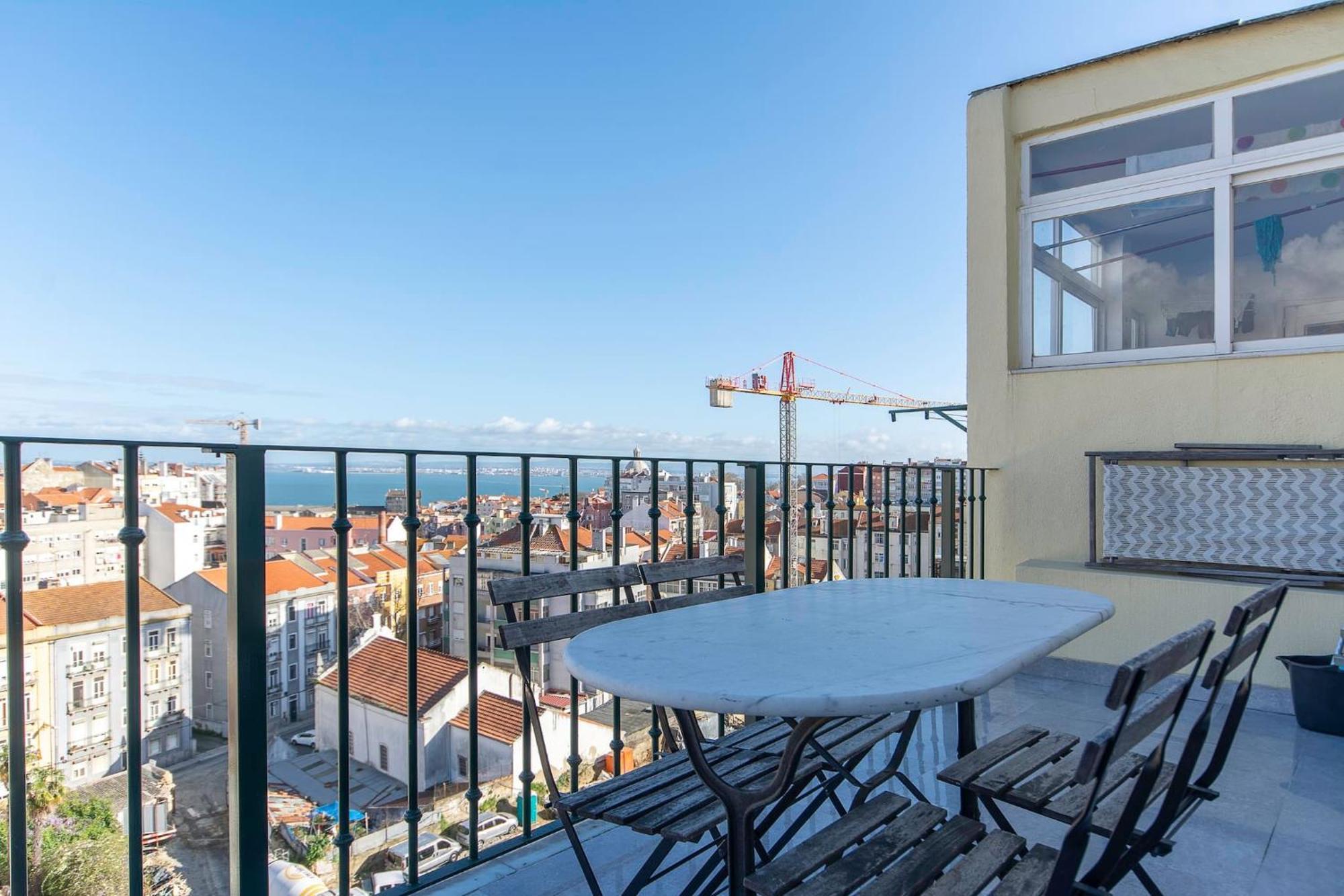 Amidst The Rooftops Of Appartement Lissabon