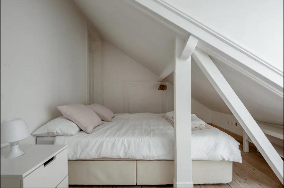 2 Bedroom With Great Transport Links To The Heart Of Apartamento