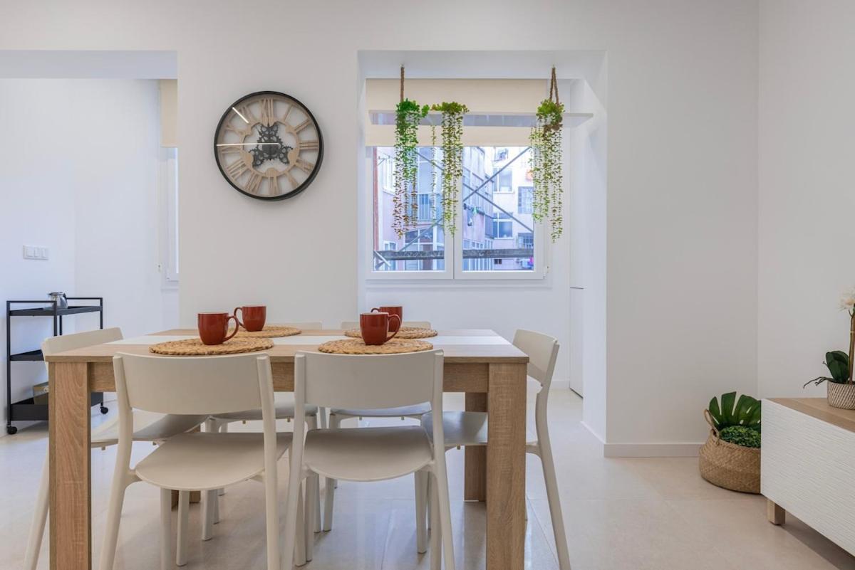 New By The Metro Apartment Lissabon