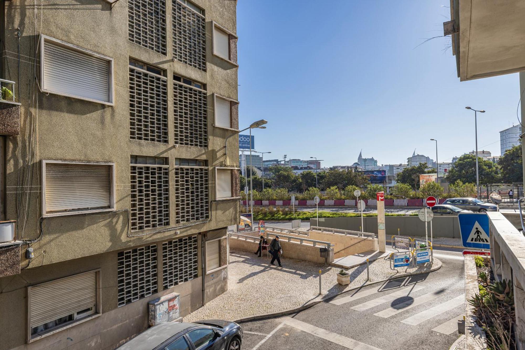 New By The Metro Appartement Lisboa