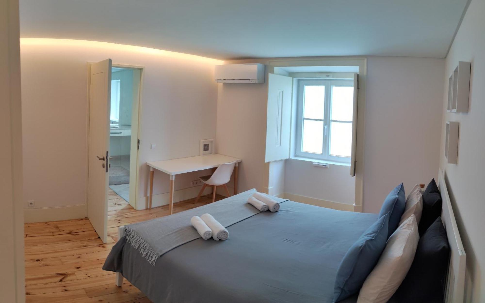 Bedroom In Shared House In Chiado - Historic Center Of Accommodatie bij particulieren *