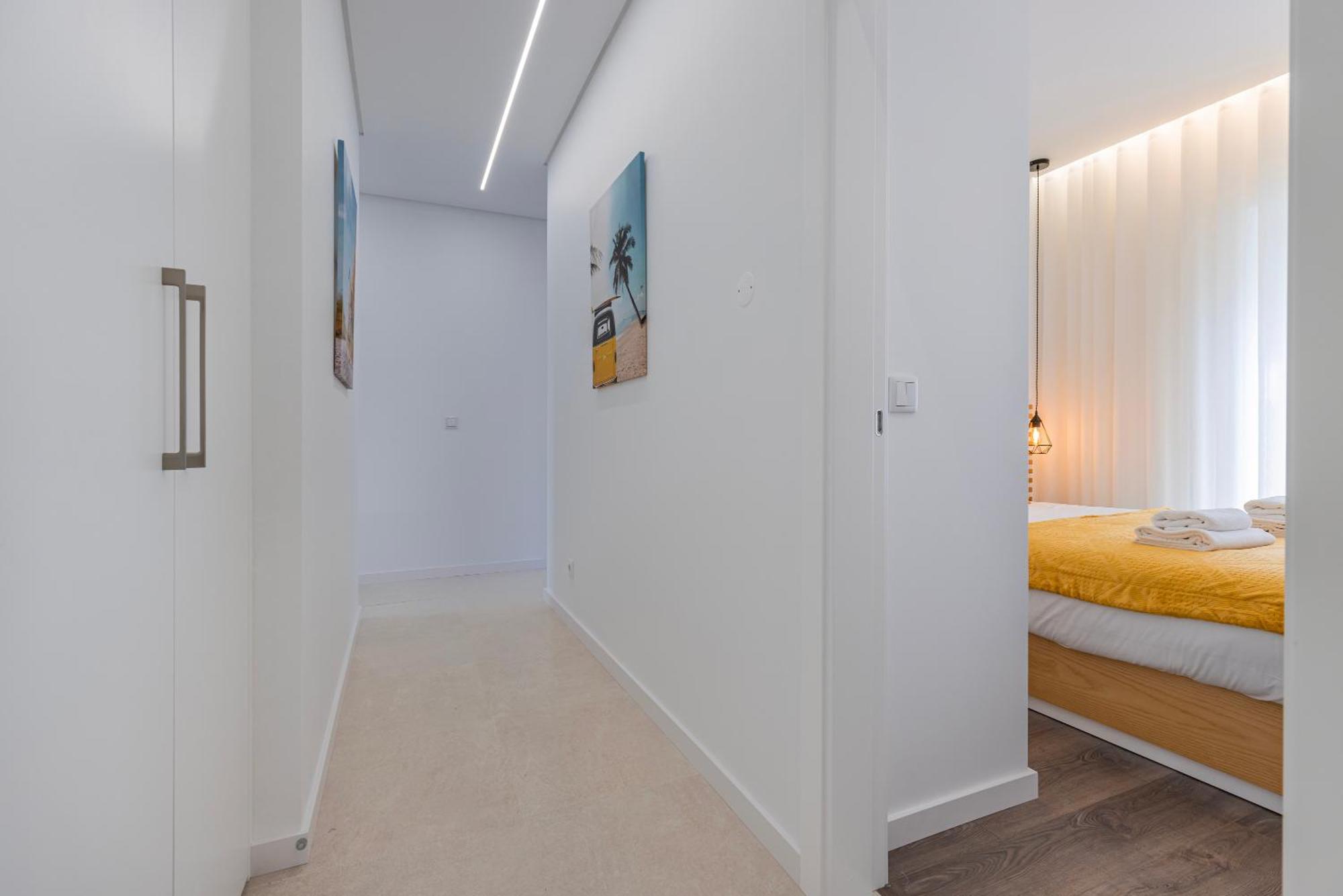 Appartement New By The Metro Iv *