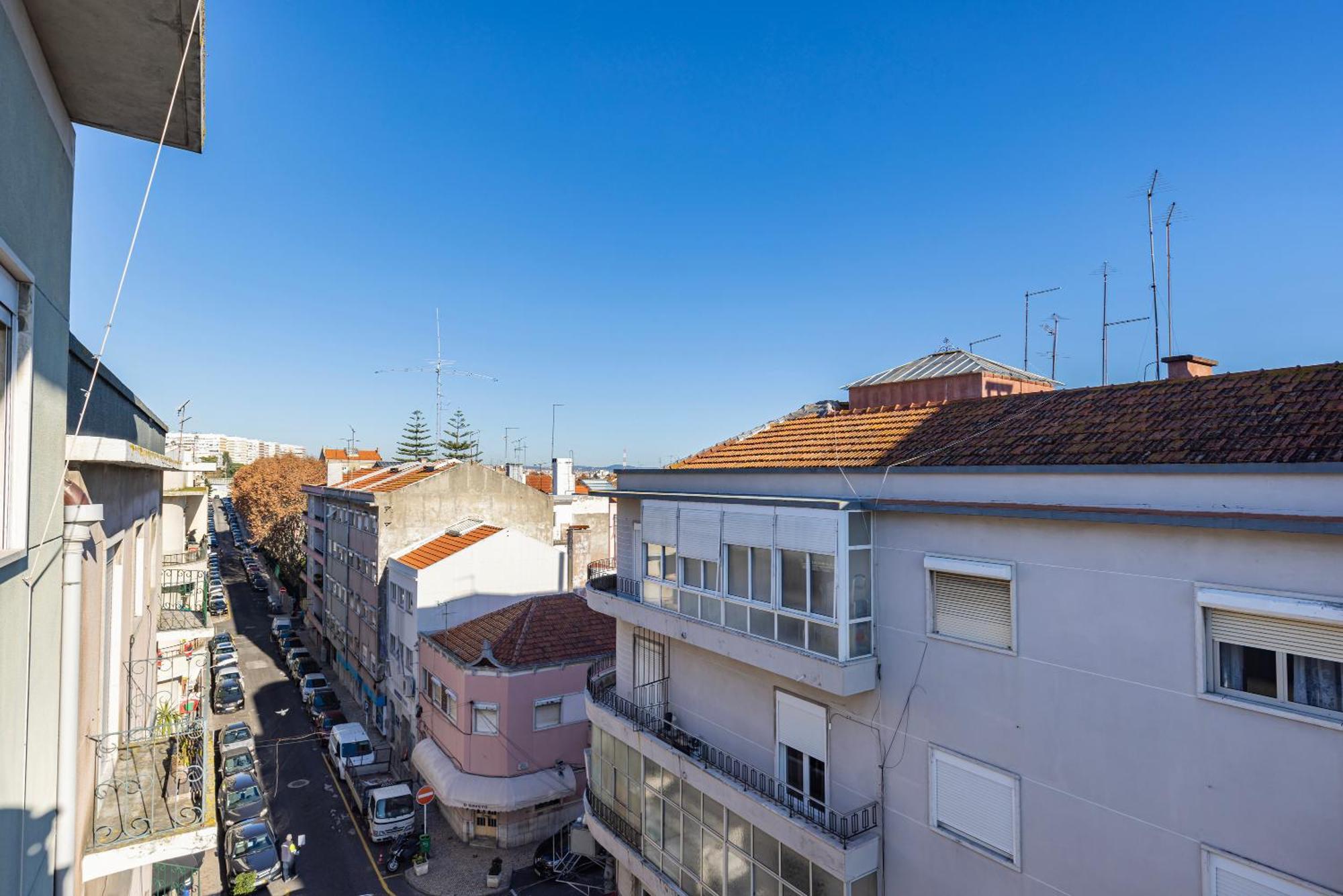 Appartement New By The Metro Iv