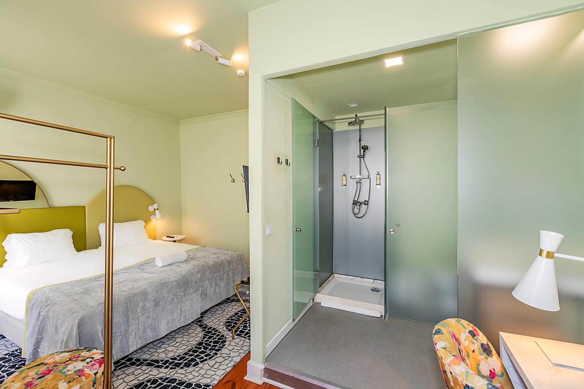 Lr Guest house *