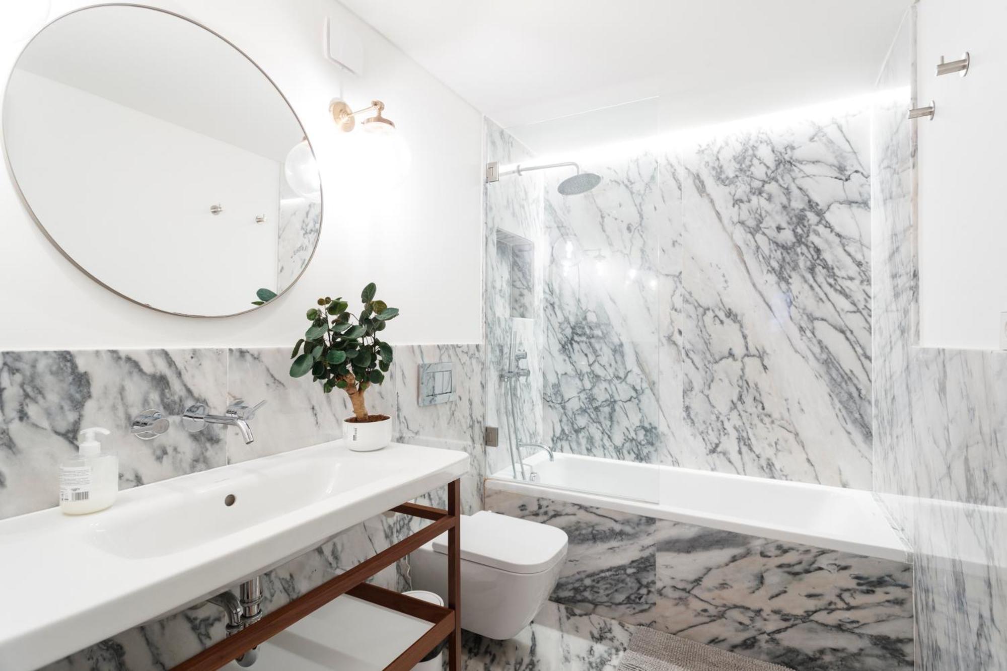 Double With Private Wc In Shared House In Downtown *