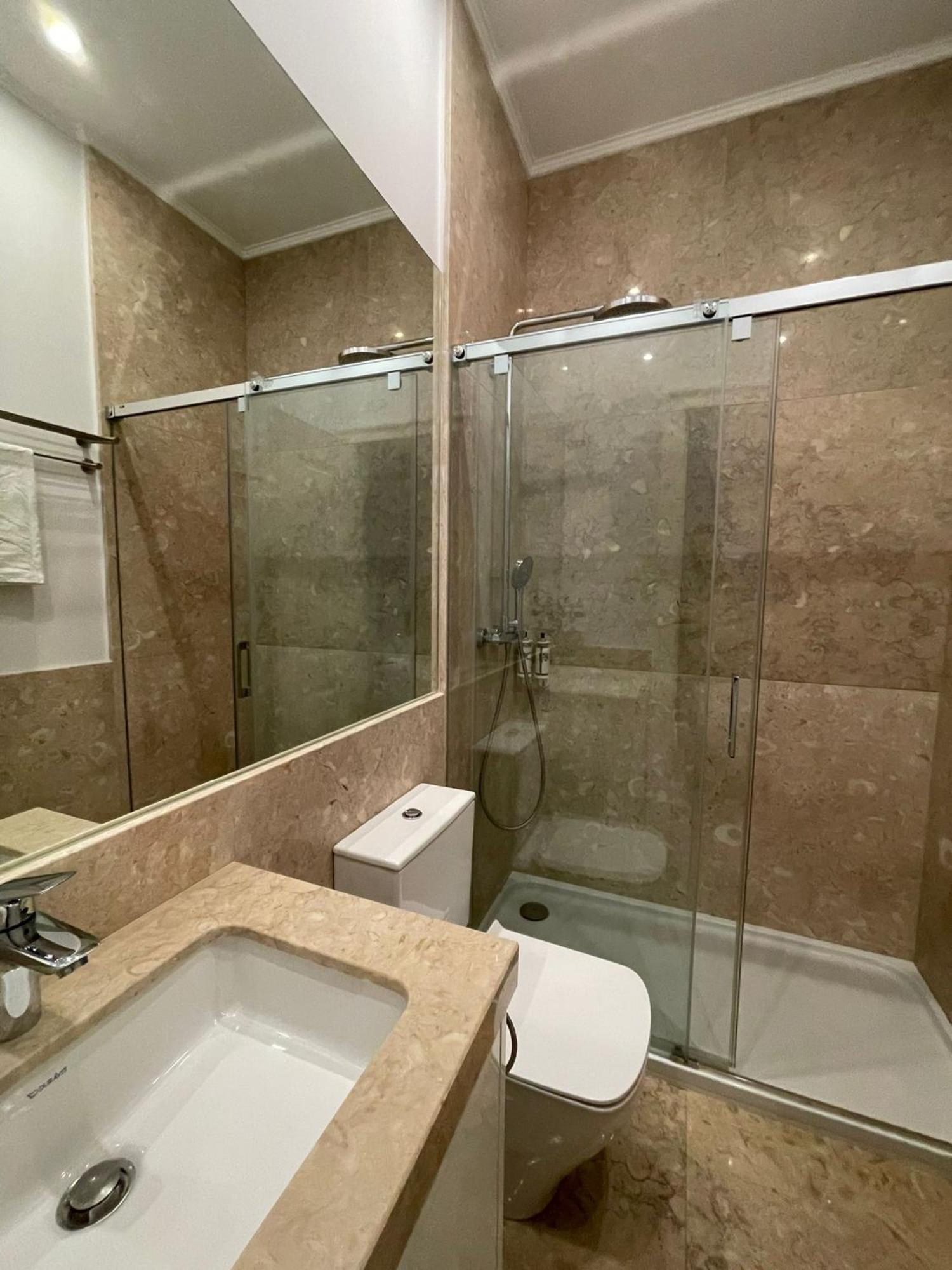 Double With Private Wc In Shared House In Downtown *