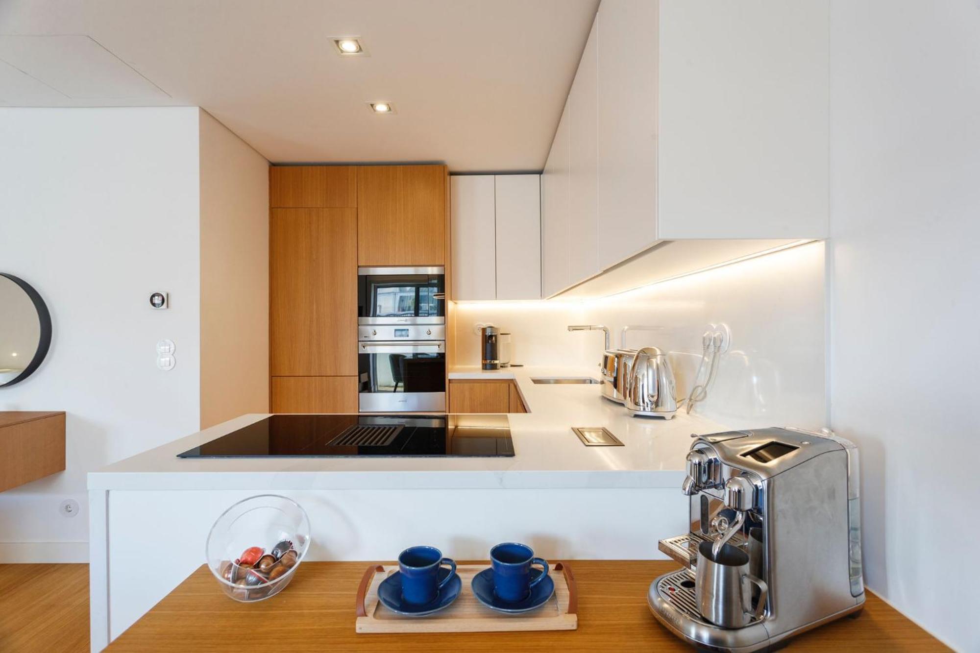 Luxury With Balcony And Shared In The Parque Eduardo Vii Area * Lisbon