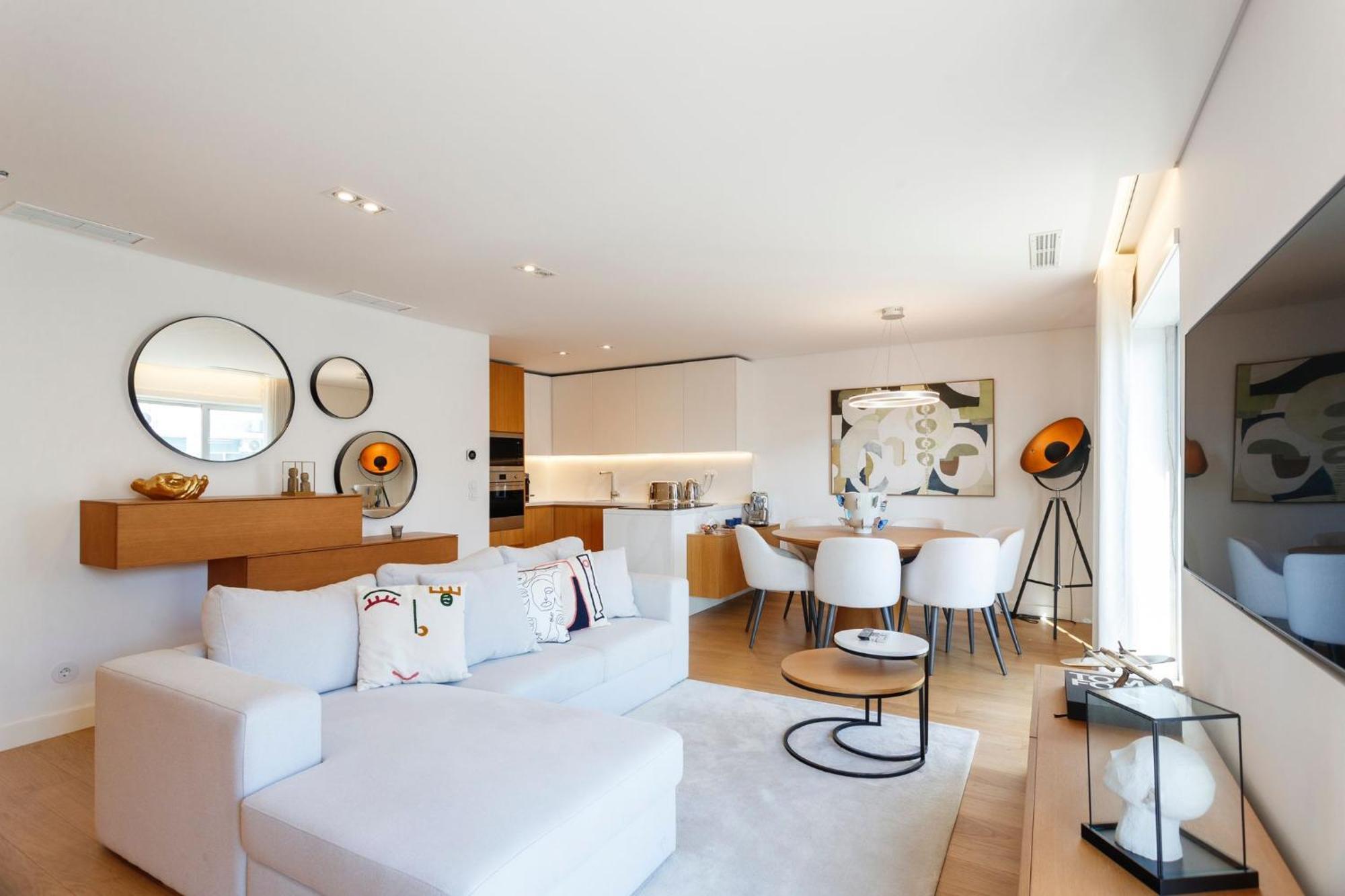 Homestay Luxury With Balcony And Shared In The Parque Eduardo Vii Area
