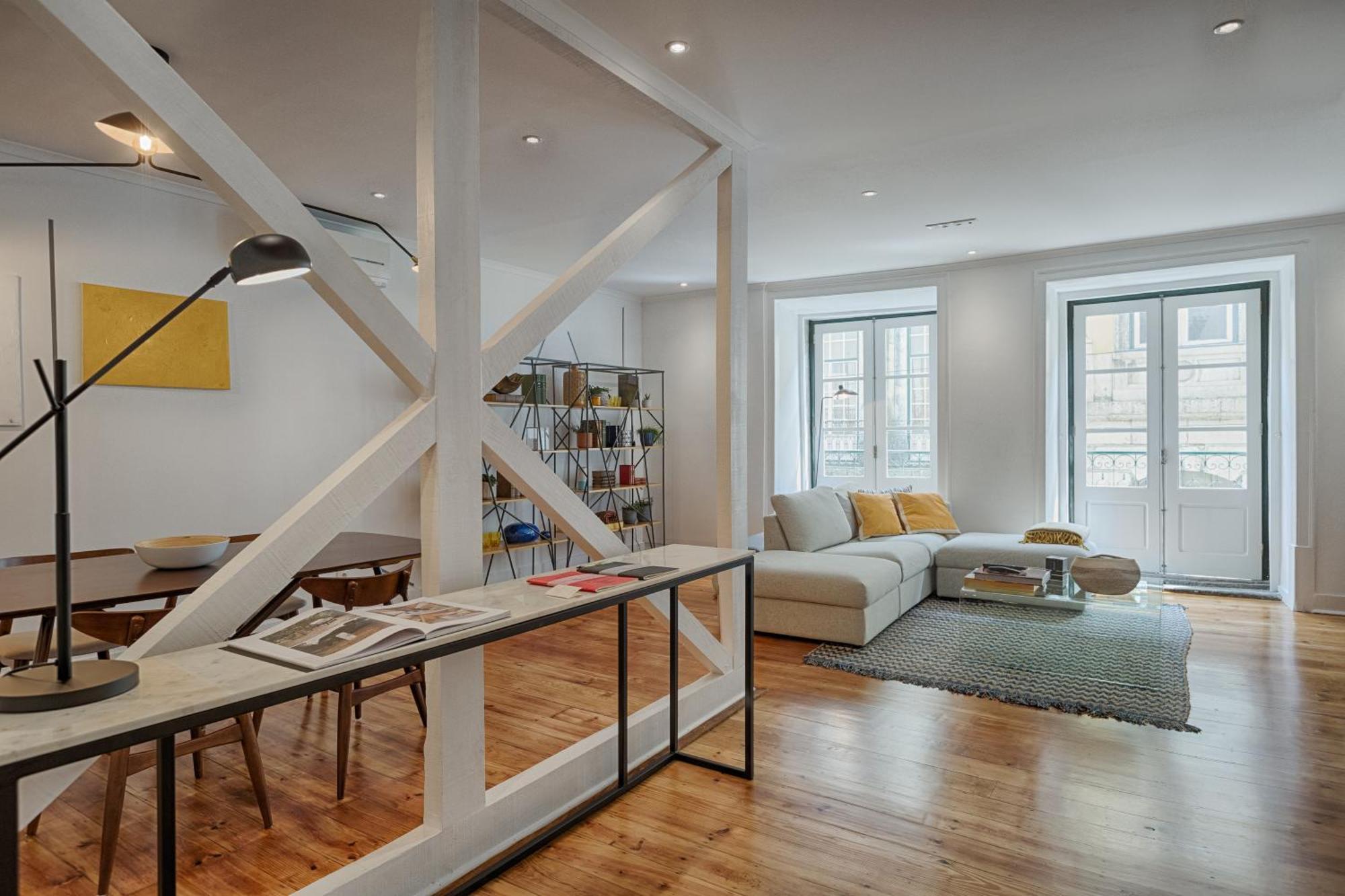 Architectural Gem In Bica Appartement