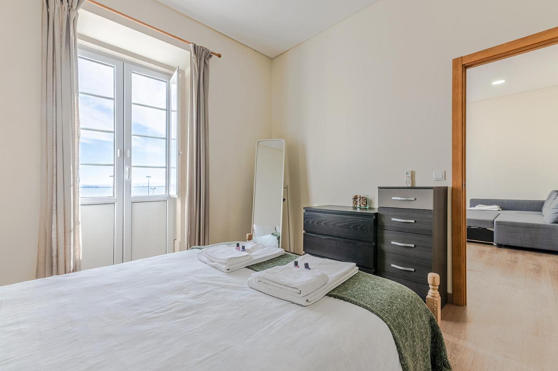 Very Sunny With Large Balcony 3rd Floor Lissabon