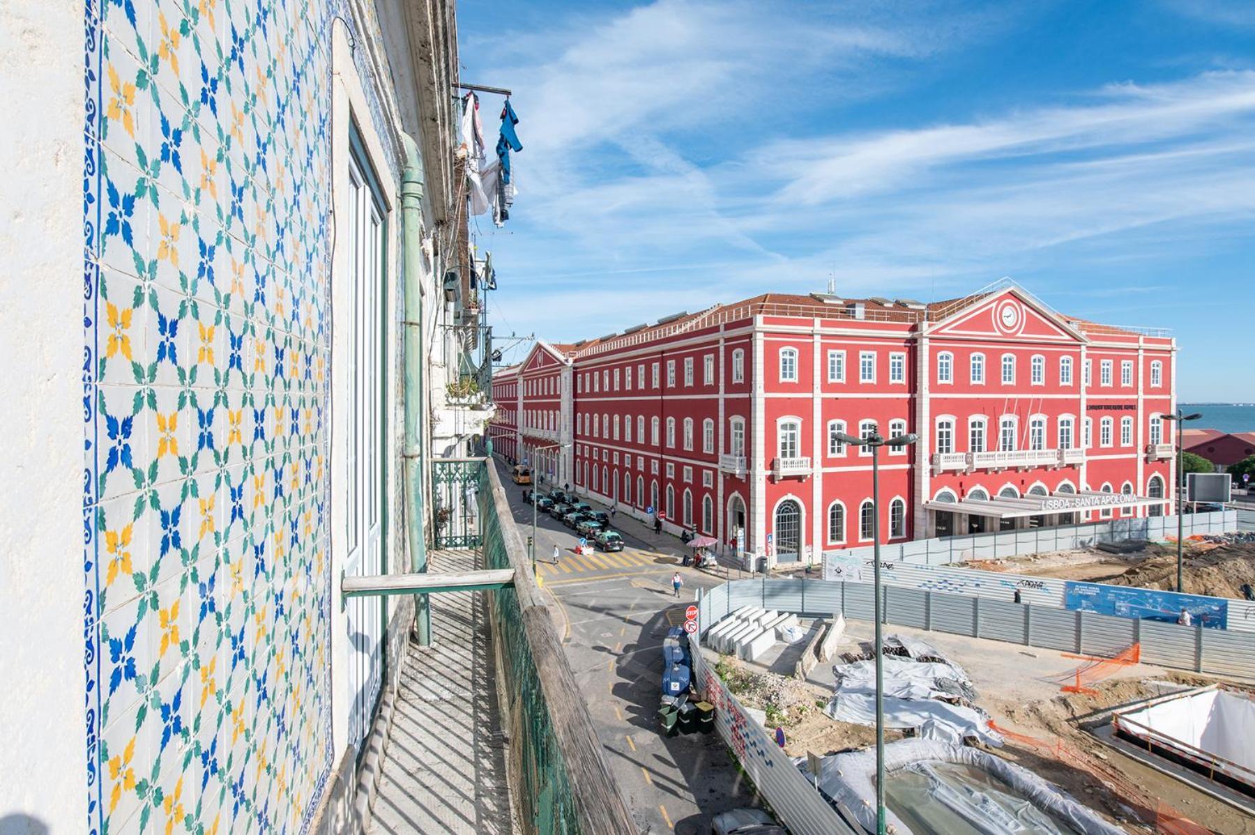 Very Sunny With Large Balcony 3rd Floor Apartment
