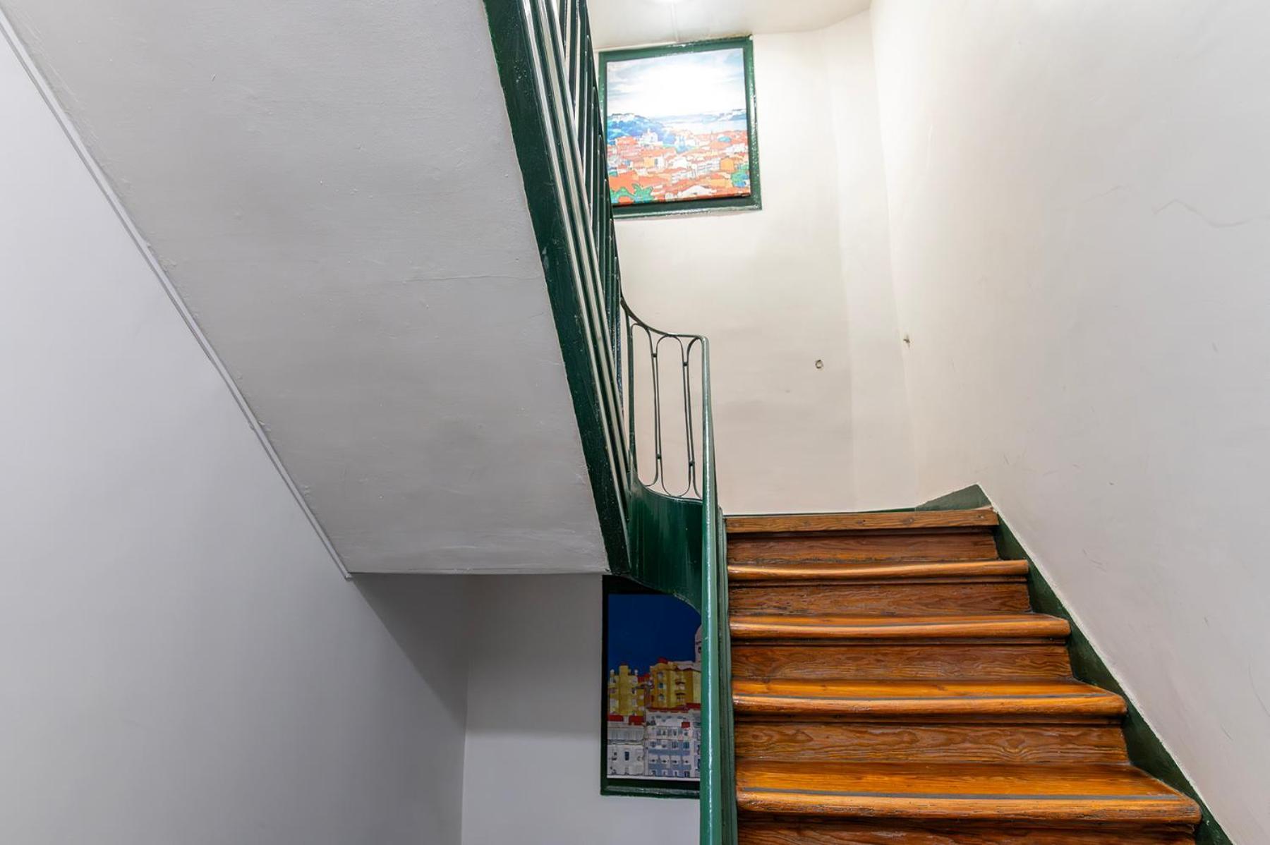 Apartment Very Sunny With Large Balcony 3rd Floor *